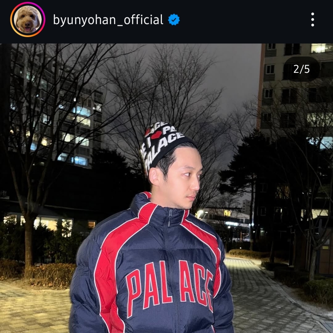 Palace Sport Mit Puffa Navy Tomato Red - 24FW, Palace I Love Palace Beanie Black - 24SS 착용 스타일 - 2