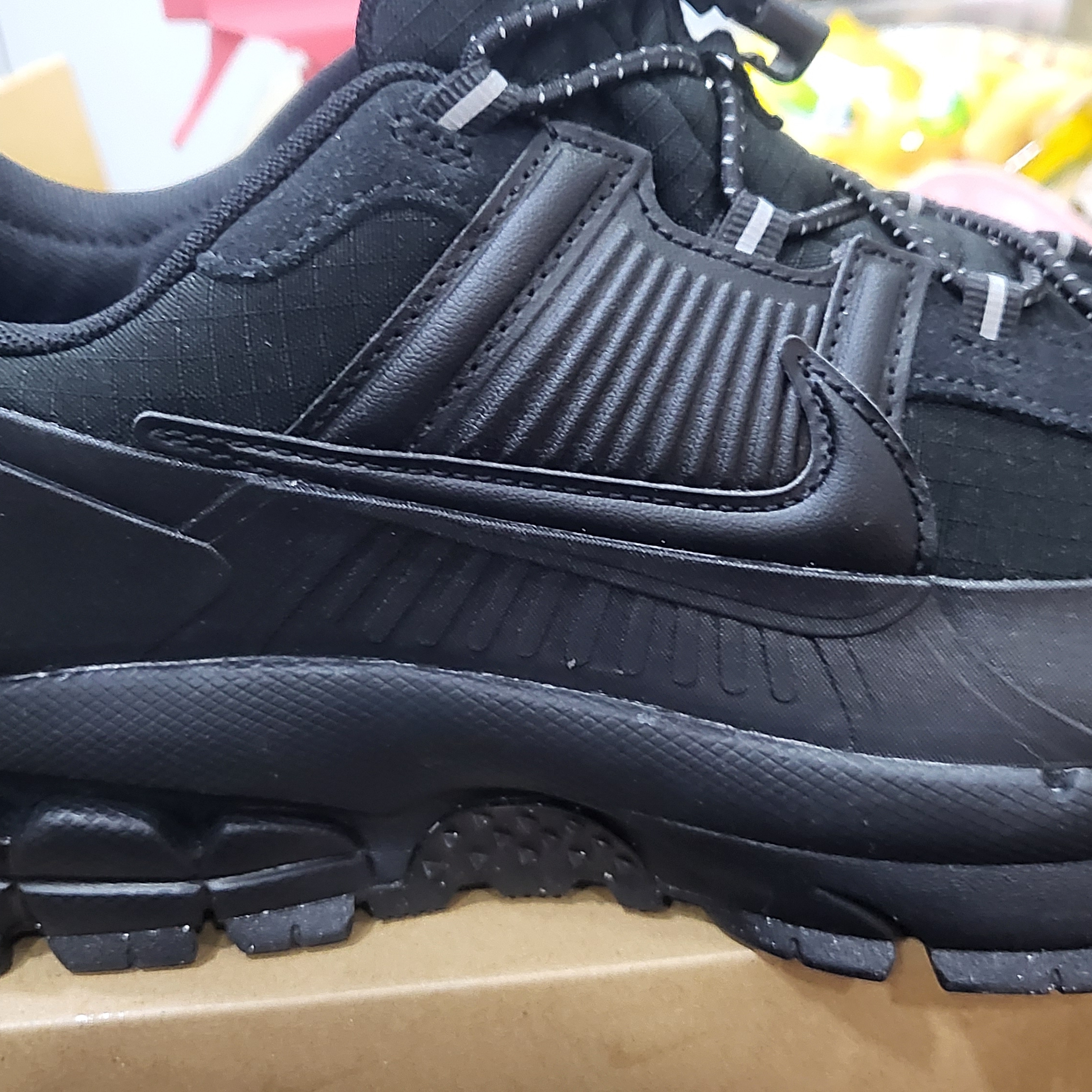 Nike Zoom Vomero Roam Black Racer Blue 착용 스타일 - 4