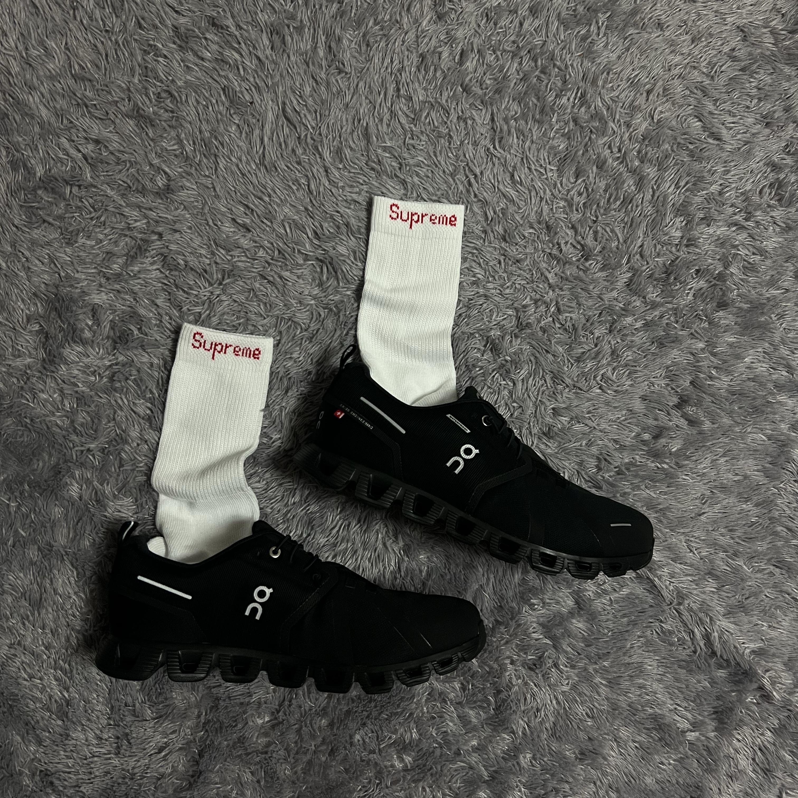 On Running Cloud 5 Waterproof All Black 착용 스타일
