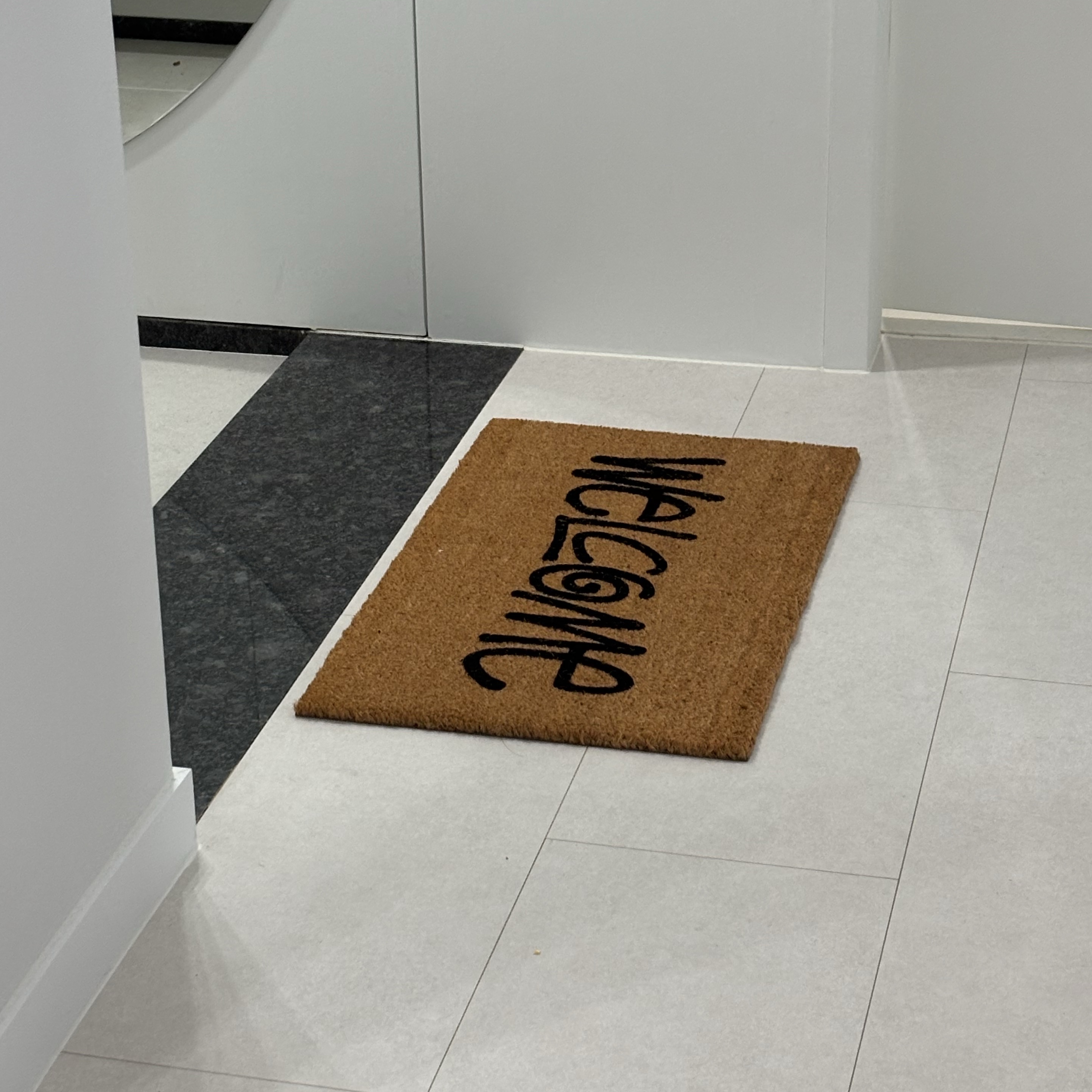 Stussy Welcome Mat Cocoa 착용 스타일