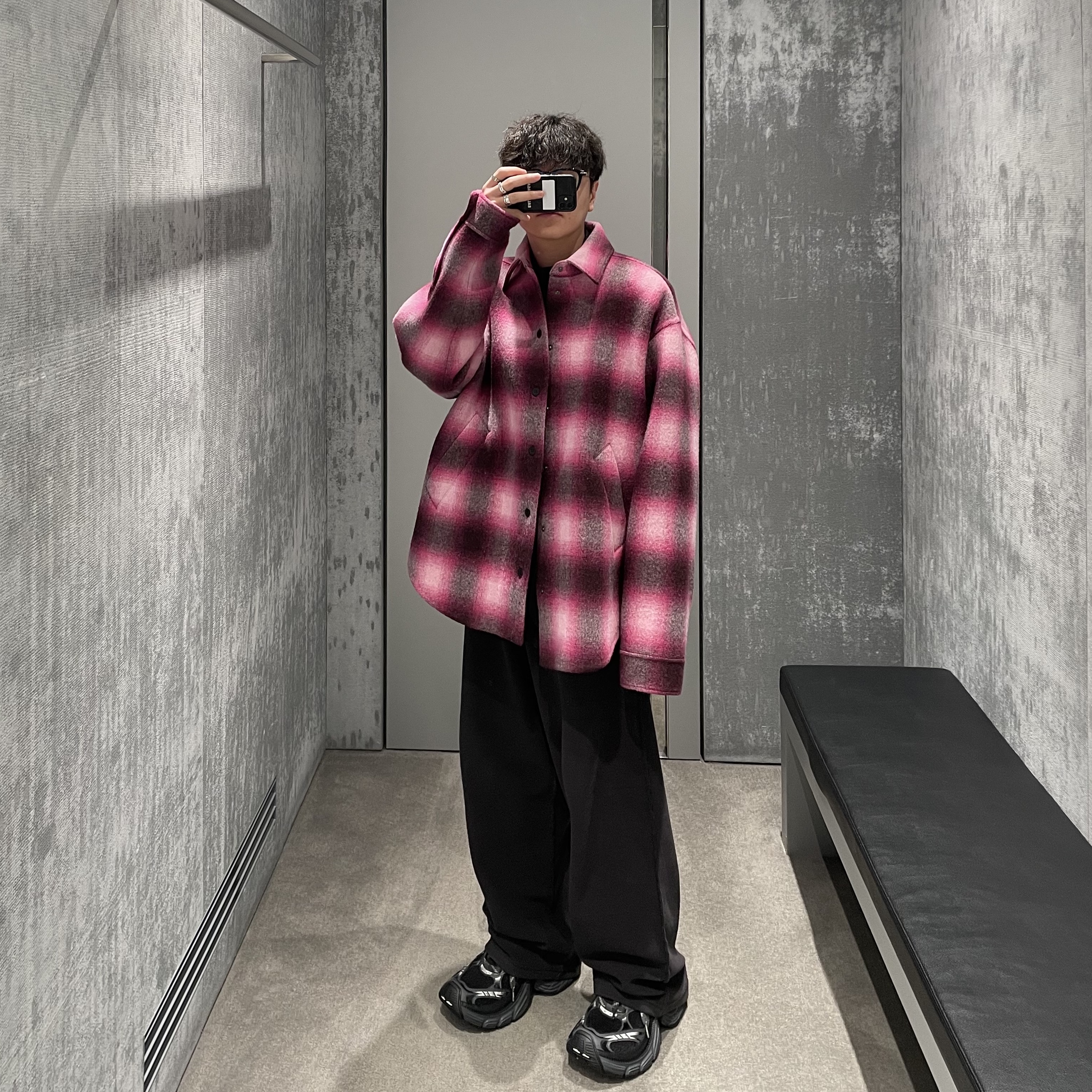 Balenciaga 6XL Sneakers Black Gray 착용 스타일 - 1