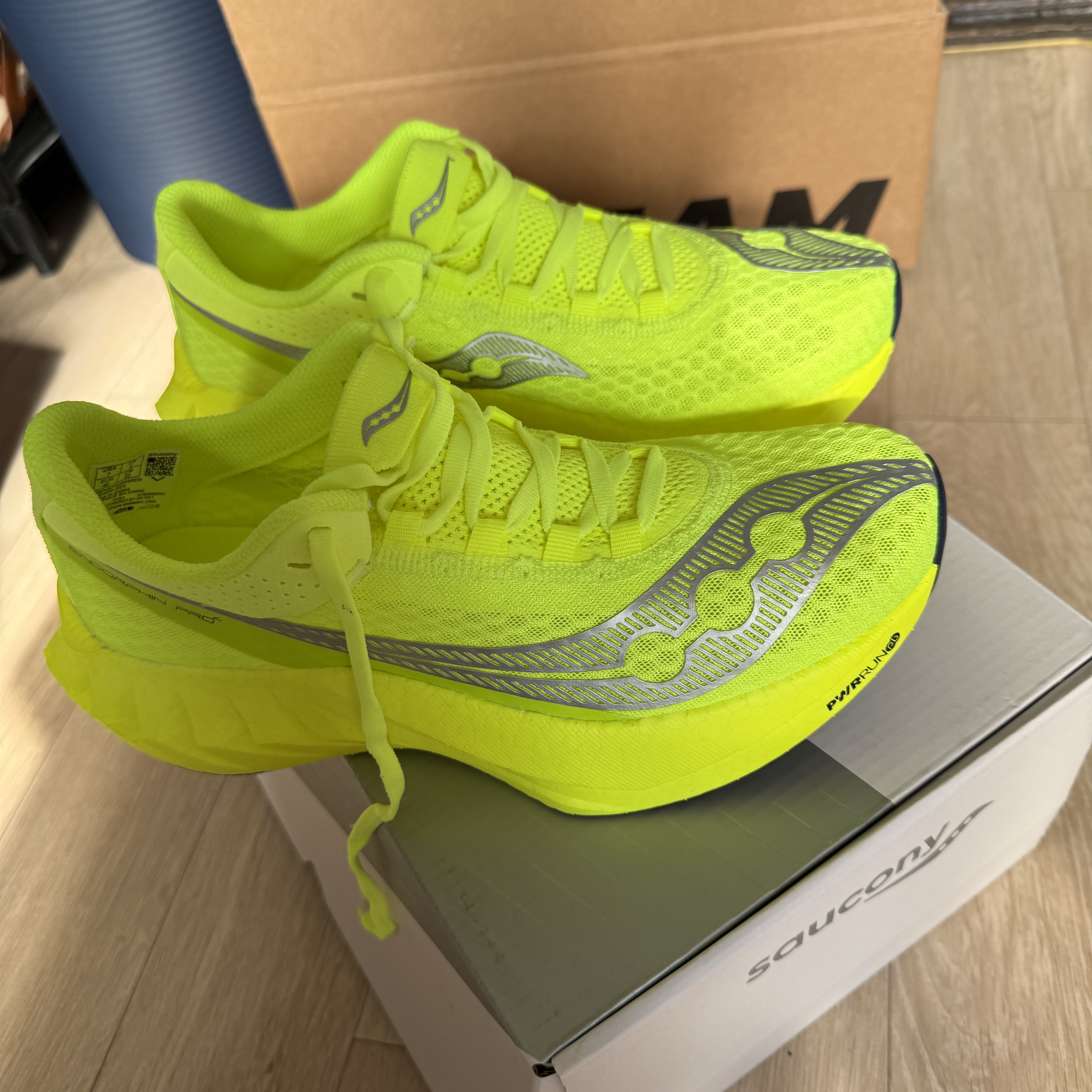 Saucony Endorphin Pro 4 Citron Silver 착용 스타일