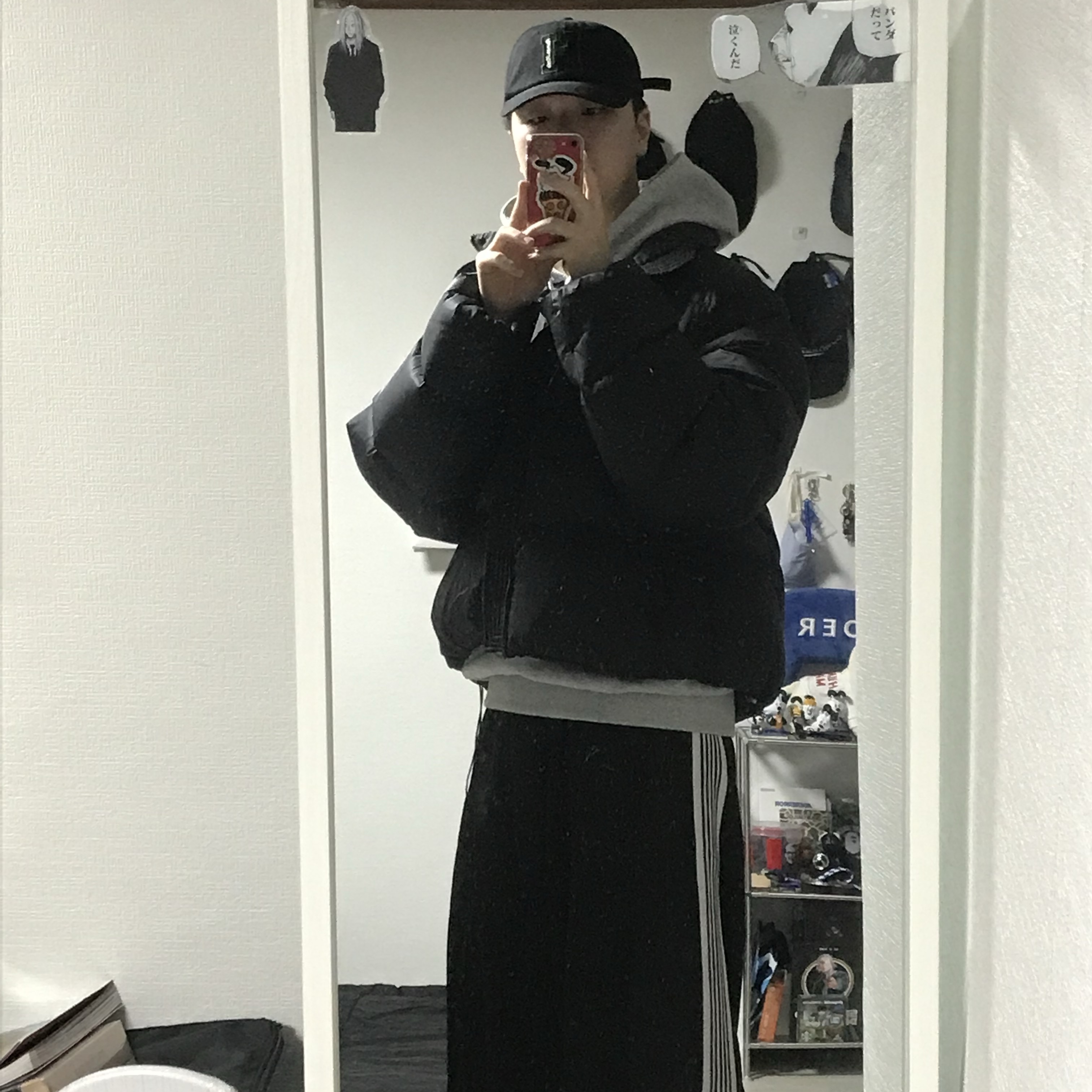 Ader Error Sig; TRS/BL Tag Puffer Jacket 01 Noir, Needles x LHP H.D. Track Pants Poly Smooth Black White 착용 스타일 - 4