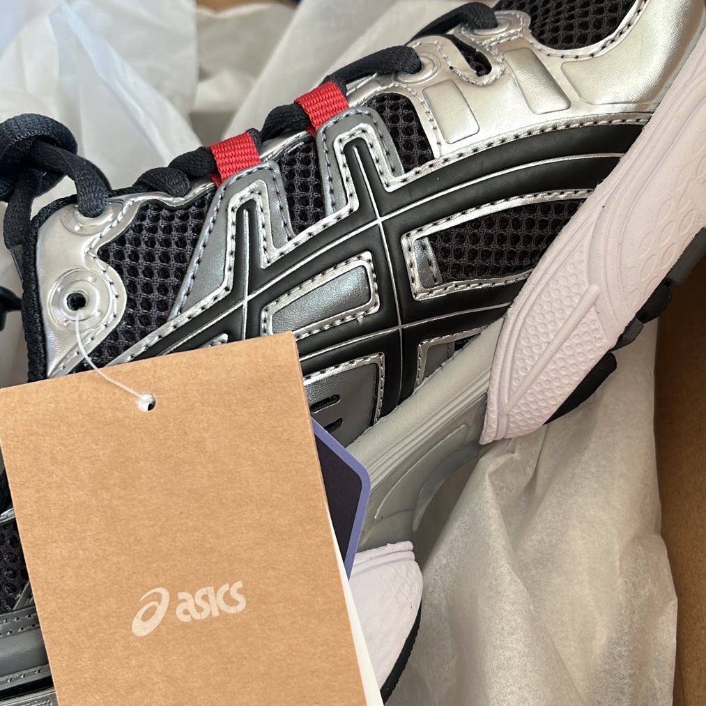 Asics Gel-Nimbus 9 Graphite Grey Pure Silver 착용 스타일 - 1