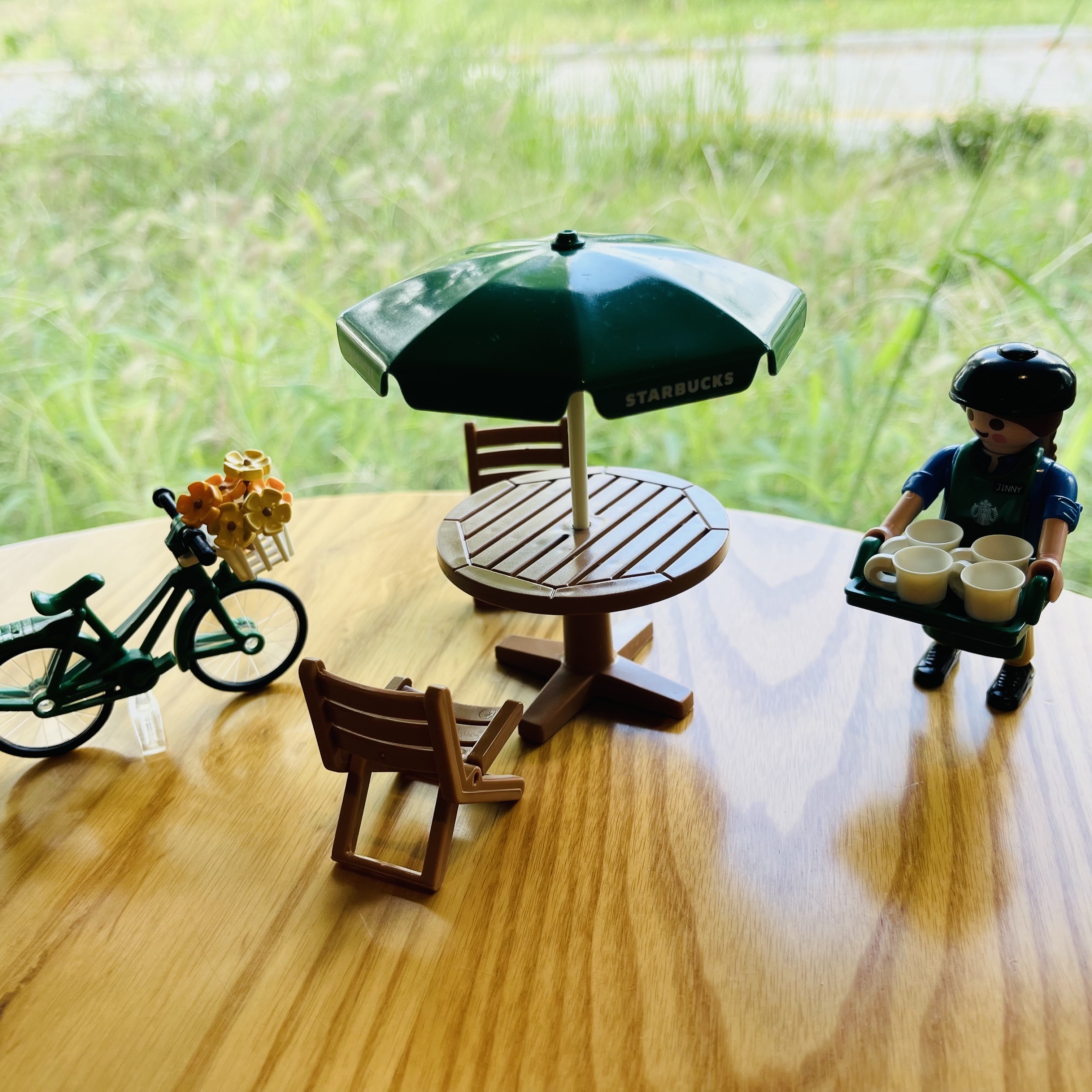 Starbucks x Playmobil Starbucks Furniture, Starbucks x Playmobil Partner Jinny 착용 스타일