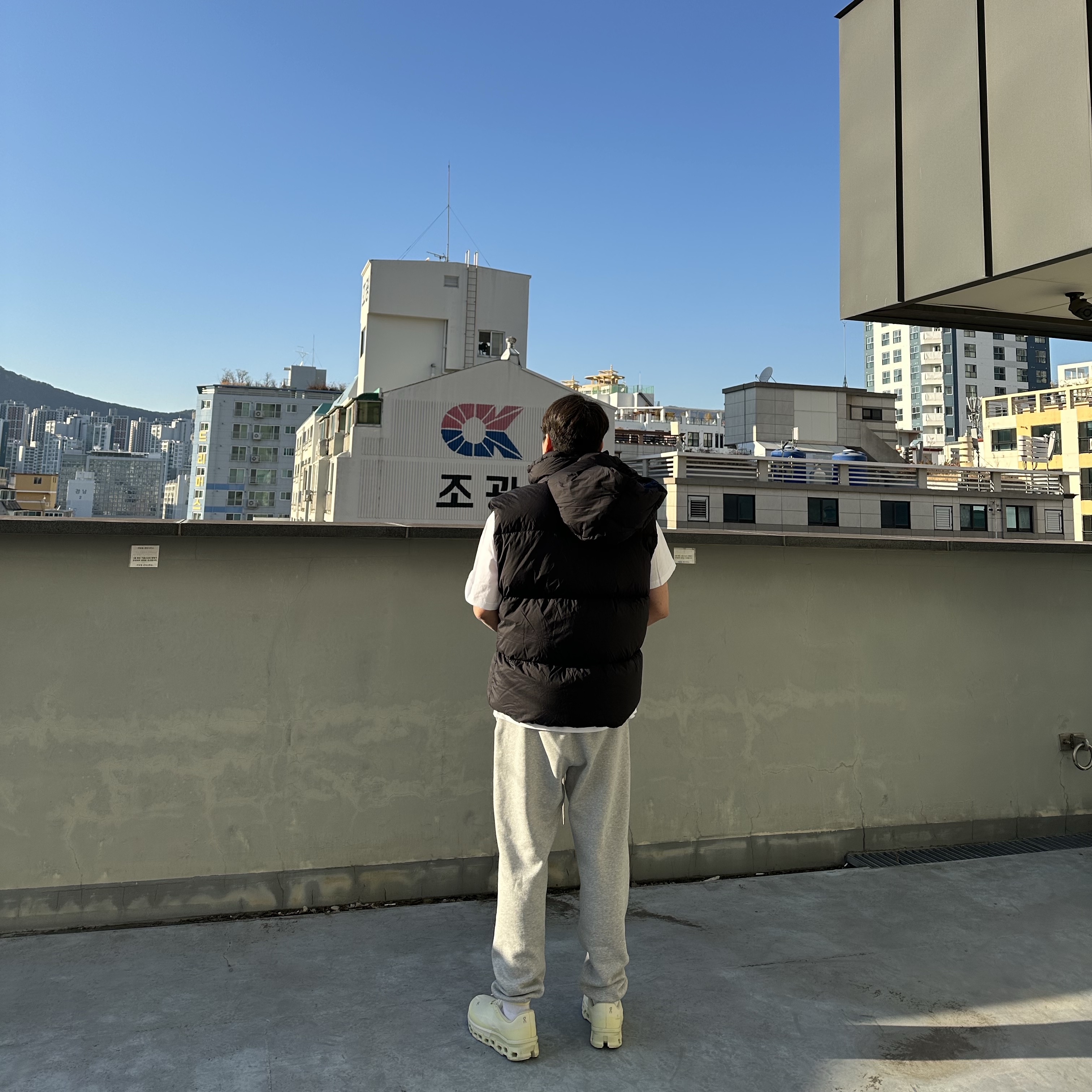 Moncler x Roc Nation By Jay-Z Apus Down Gilet Black - 23FW 착용 스타일