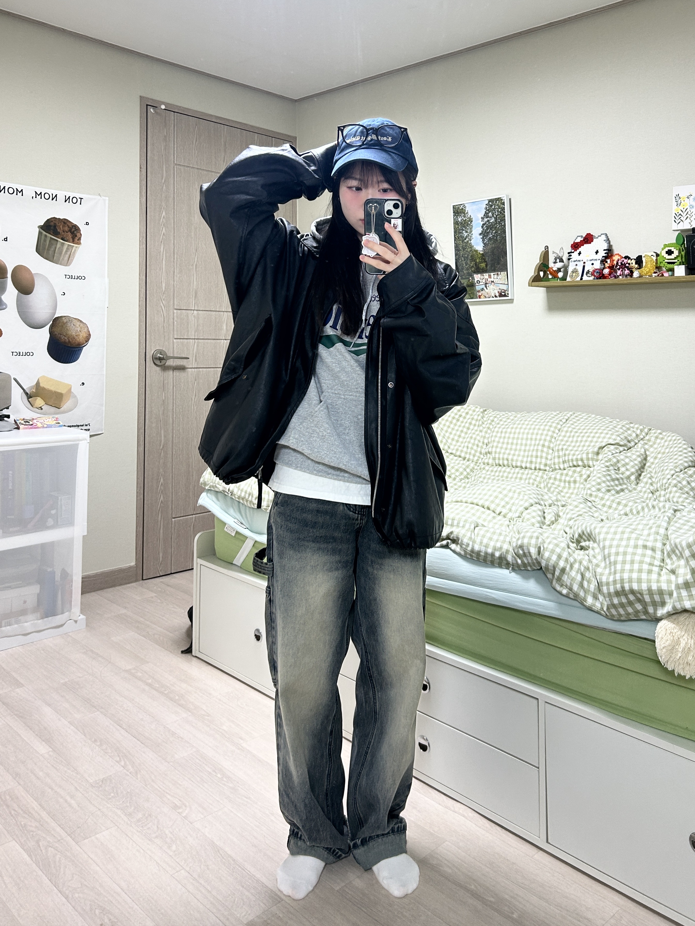 Gildan X EMEM Riverside Hoodie Gray 착용 스타일 - 3