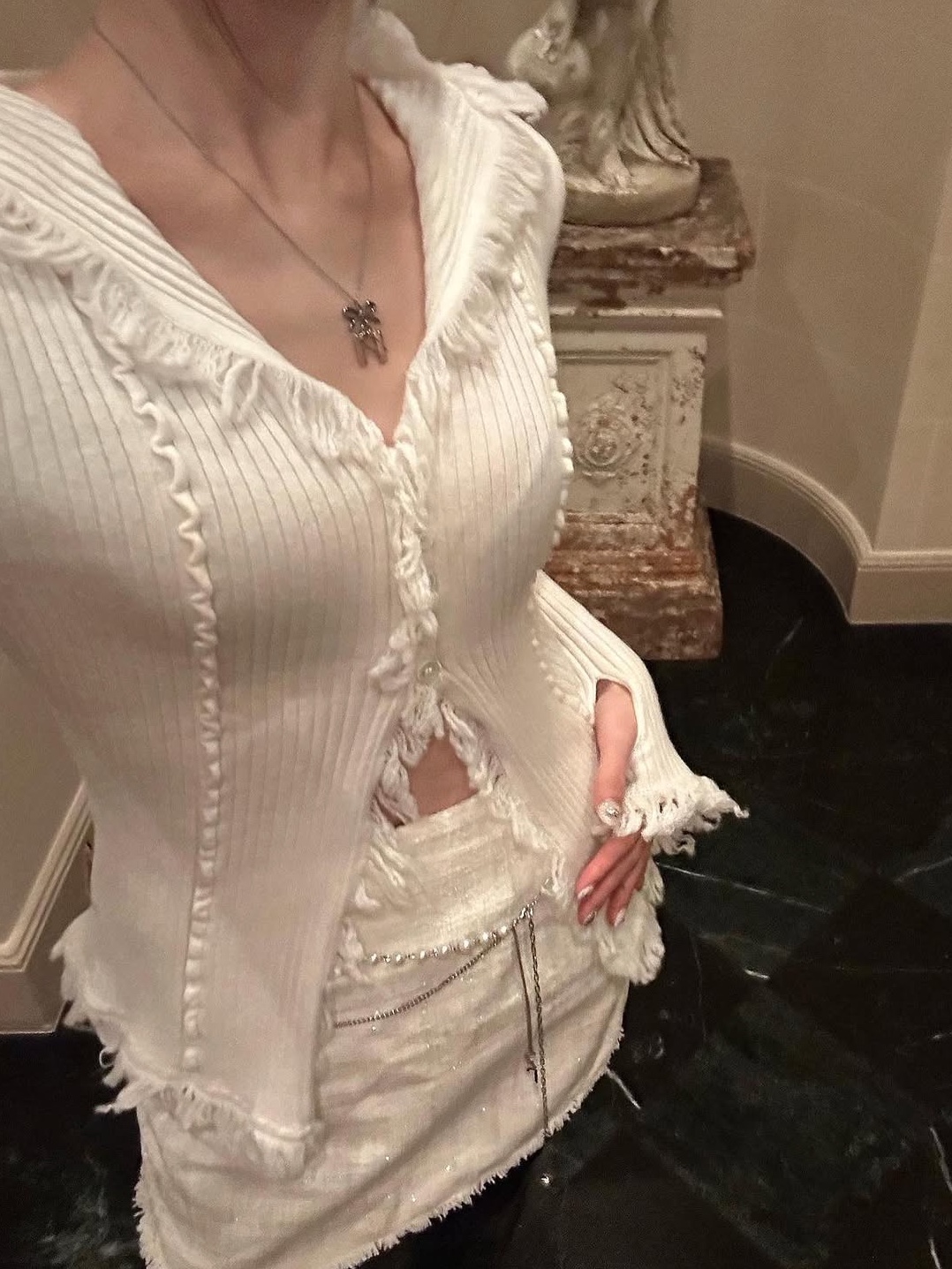 Newalrin Bohemian Tassel Line Knit Cardigan Ivory, Newalrin Bohemian Tassel Line Knit Cardigan Melange Charcoal 착용 스타일