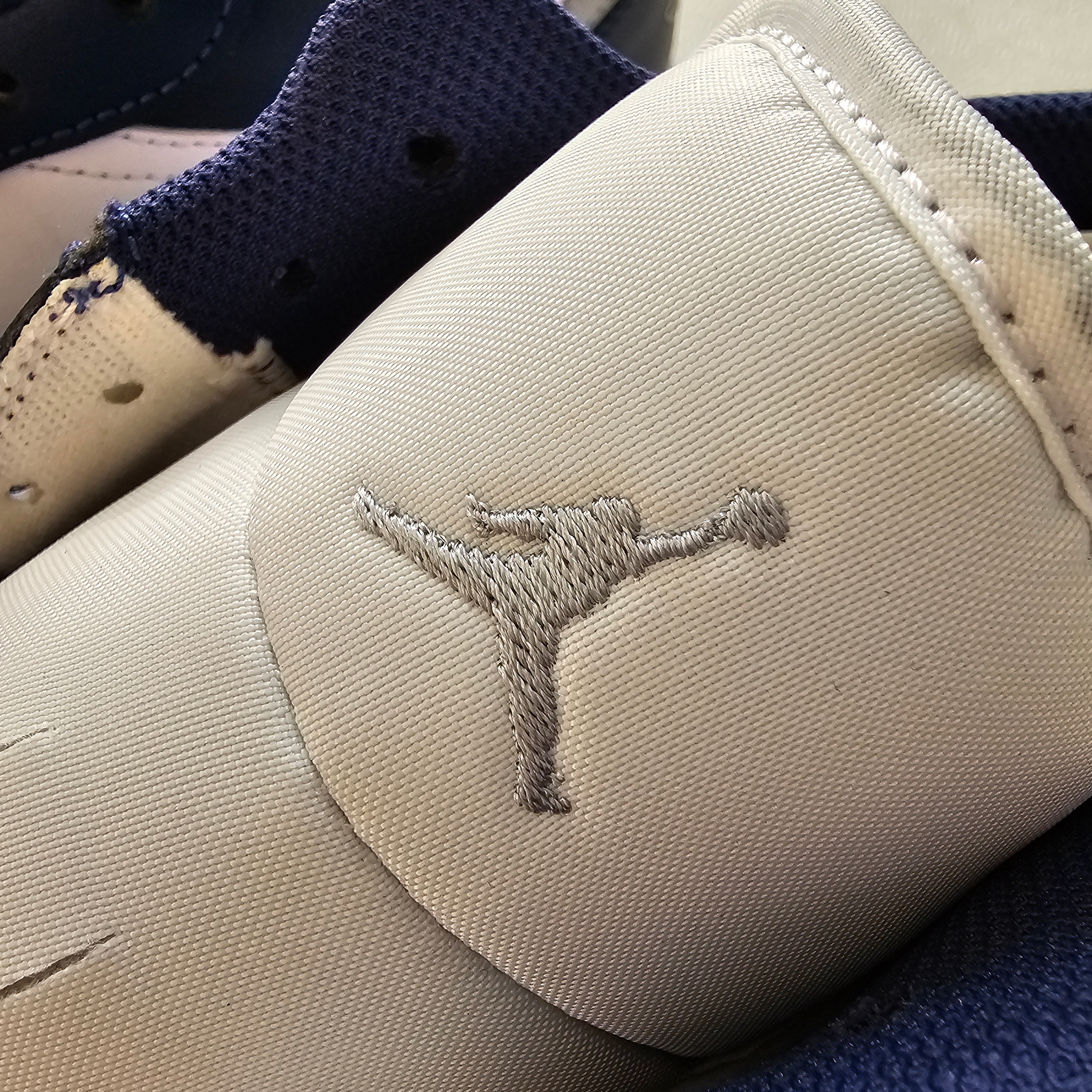 Jordan 1 Low White Midnight Navy 착용 스타일 - 2