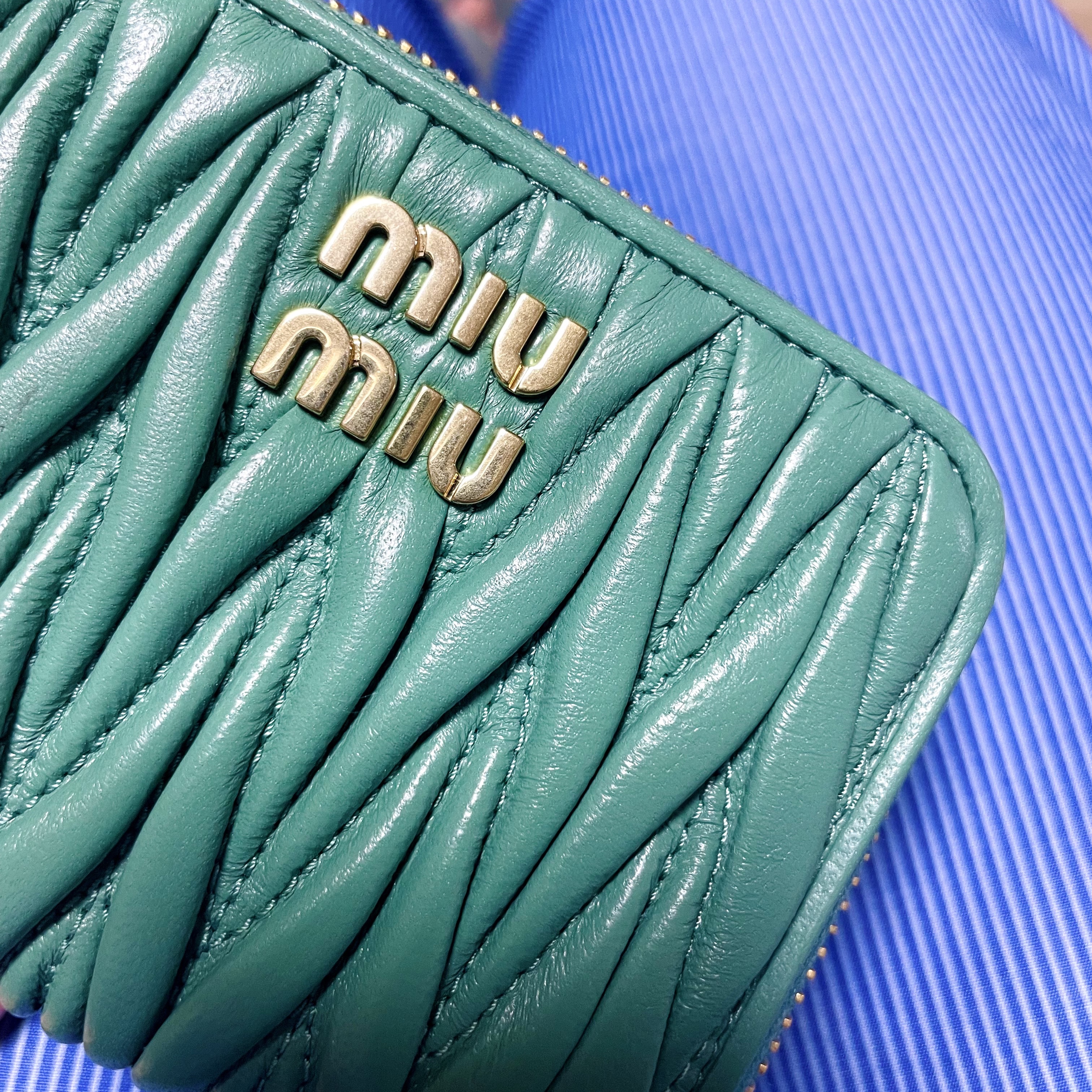Miu Miu Matelasse Nappa Leather Coin Purse Sage Green 착용 스타일
