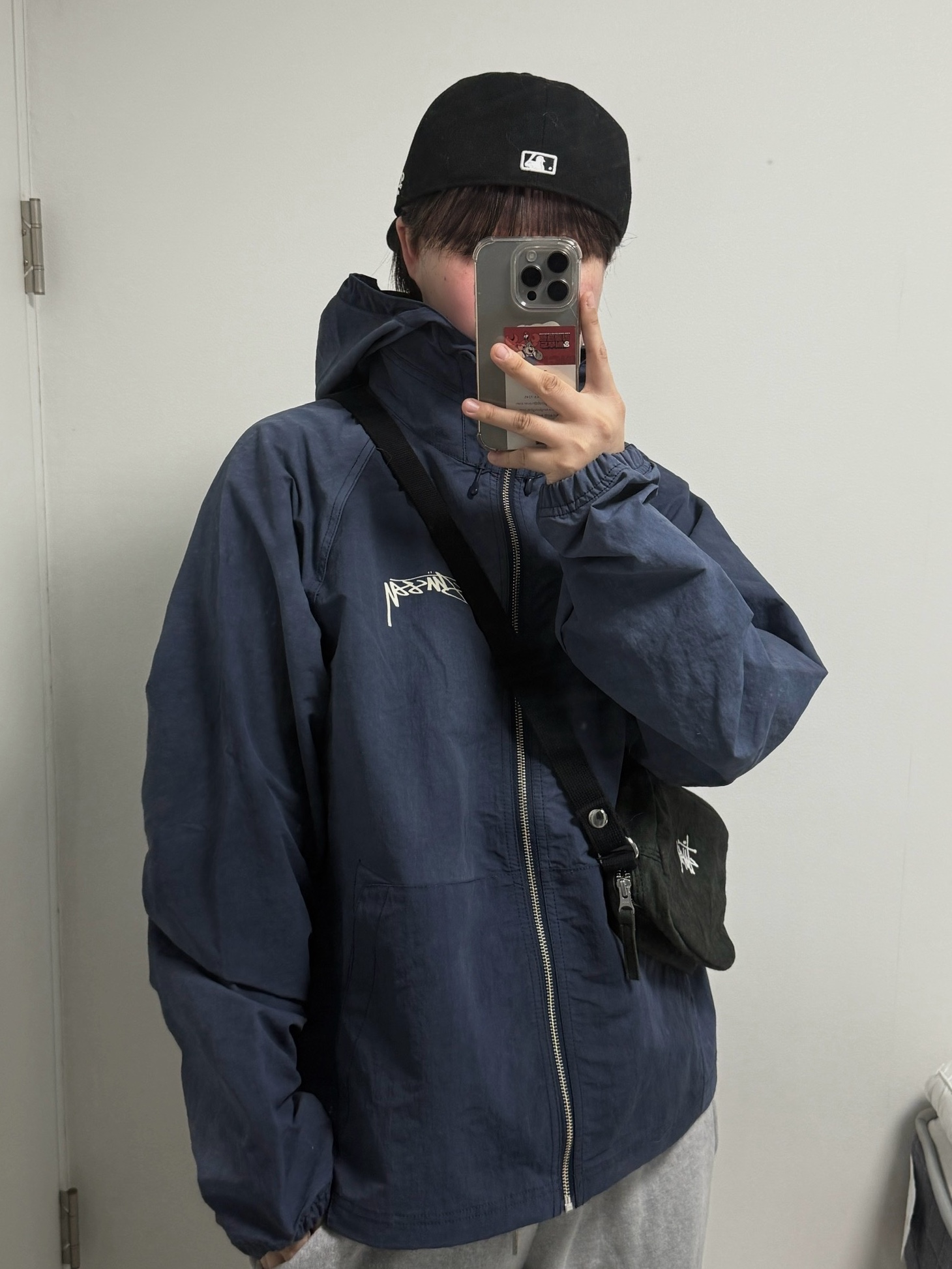 Stussy Wave Dye Beach Shell Jacket Navy, Stussy Canvas Side Pouch Washed Black 착용 스타일
