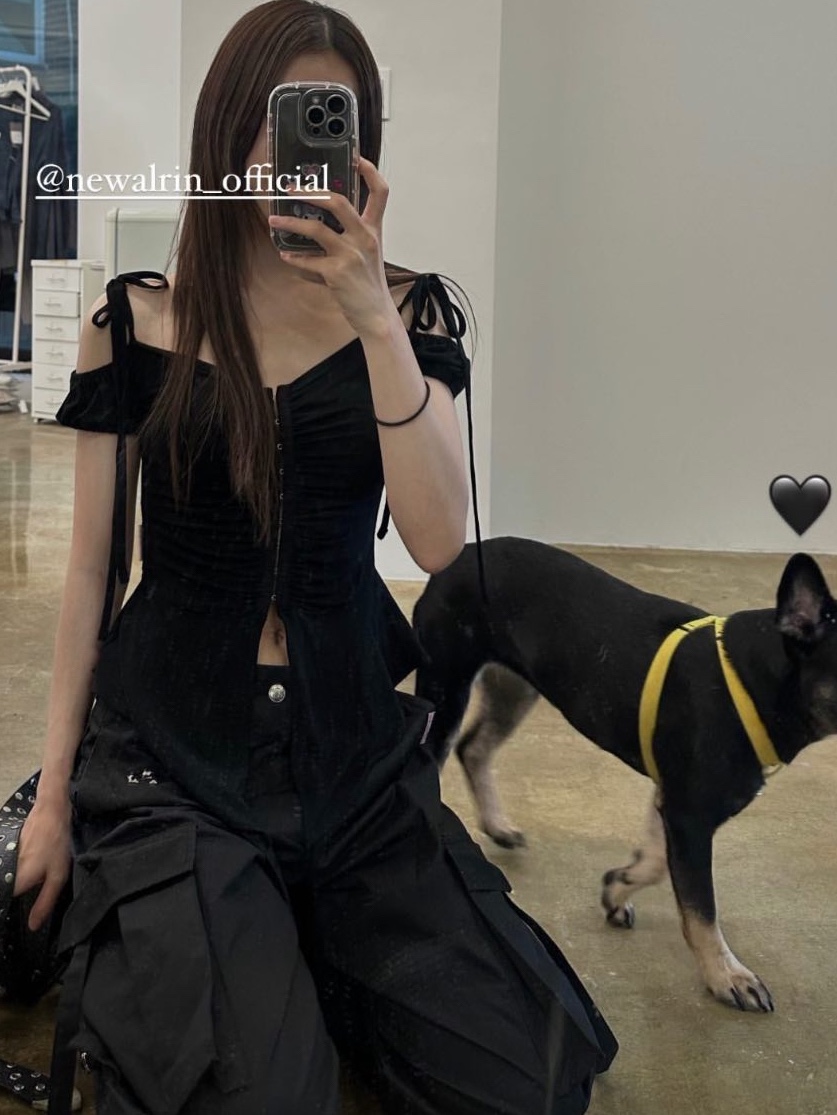 Newalrin Tinkerbell Hook Shirring Newalrin Summer Blouse Black 착용 스타일