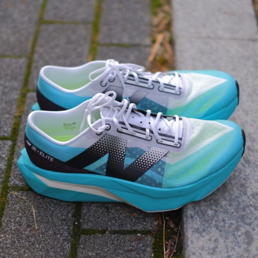 New Balance Fuelcell Supercomp Elite v4 Cyber Jade White - D Standard 착용 스타일