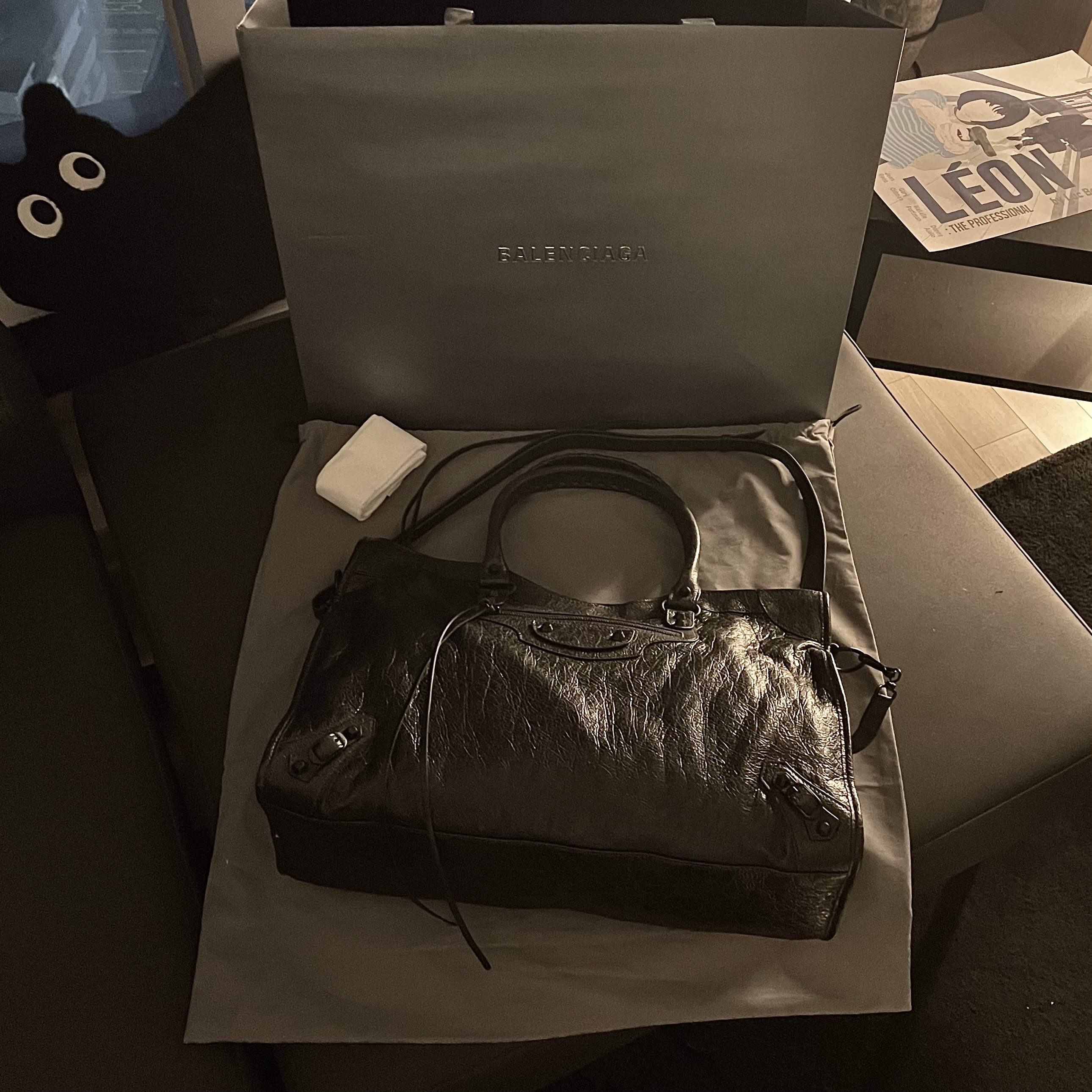 Balenciaga Le City Large Bag Black, Balenciaga Le City Travel Bag Black 착용 스타일 - 2