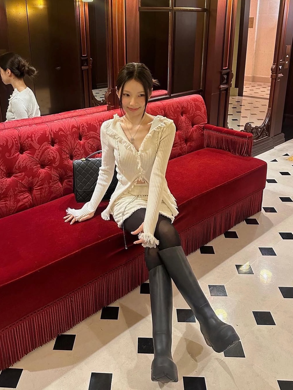Newalrin Bohemian Tassel Line Knit Cardigan Ivory, Newalrin Bohemian Tassel Line Knit Cardigan Melange Charcoal 착용 스타일