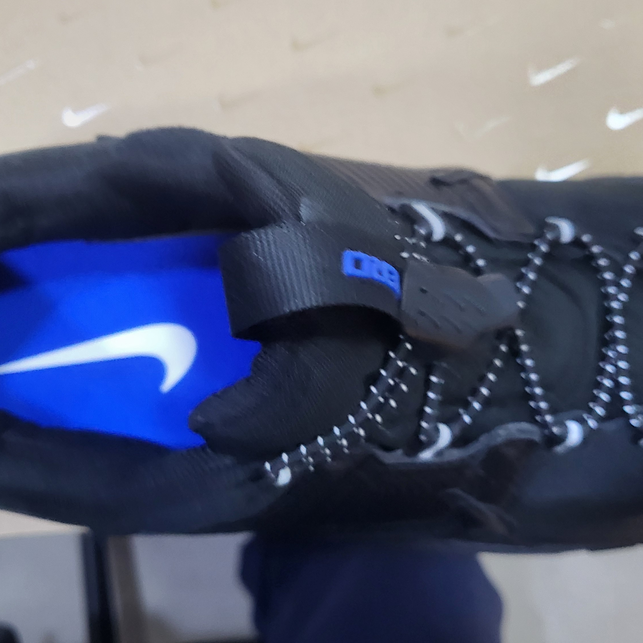 Nike Zoom Vomero Roam Black Racer Blue 착용 스타일 - 3