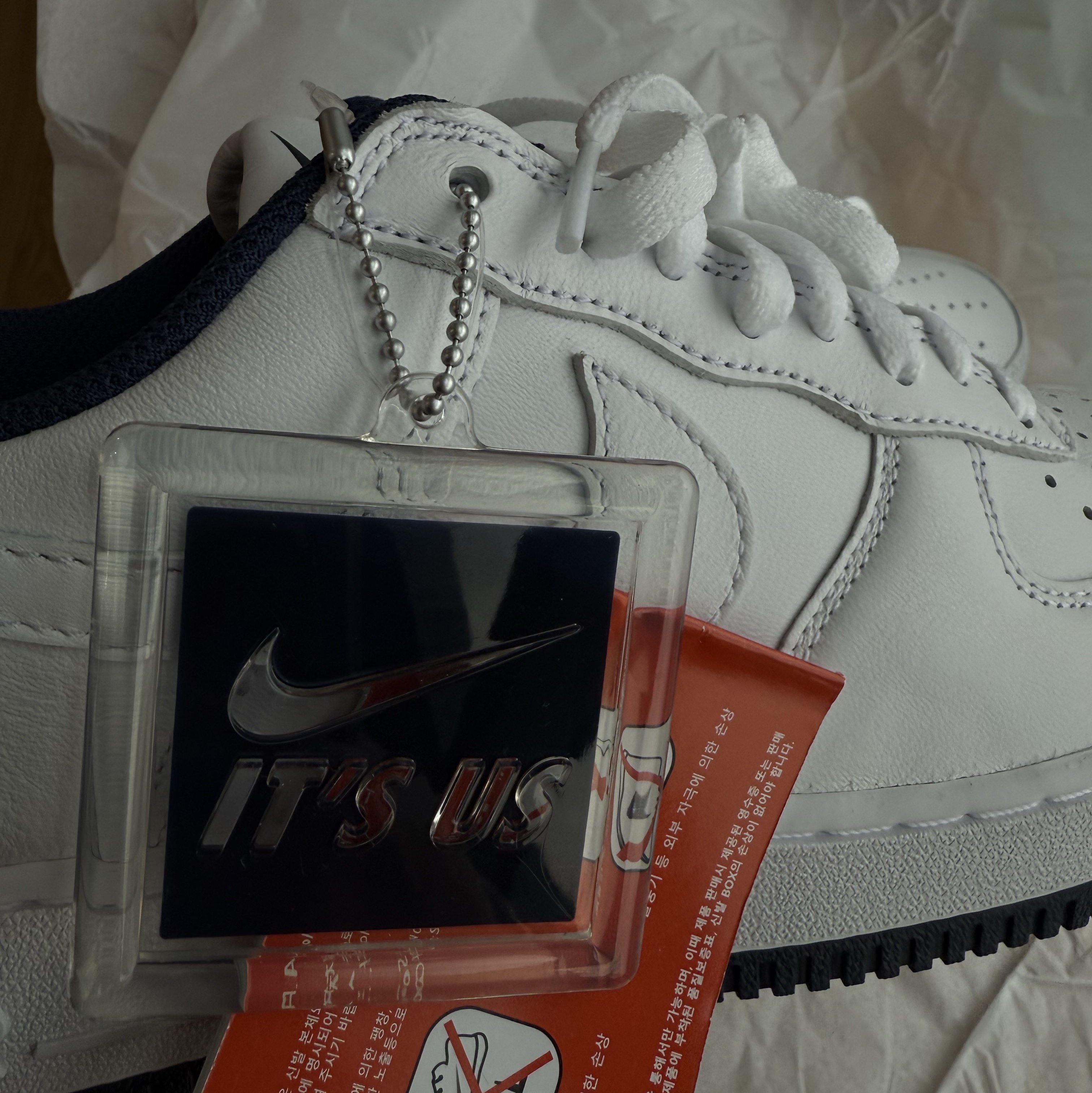 Nike x Lil Yachty Us Force 1 Low White and Midnight Navy 착용 스타일 - 2