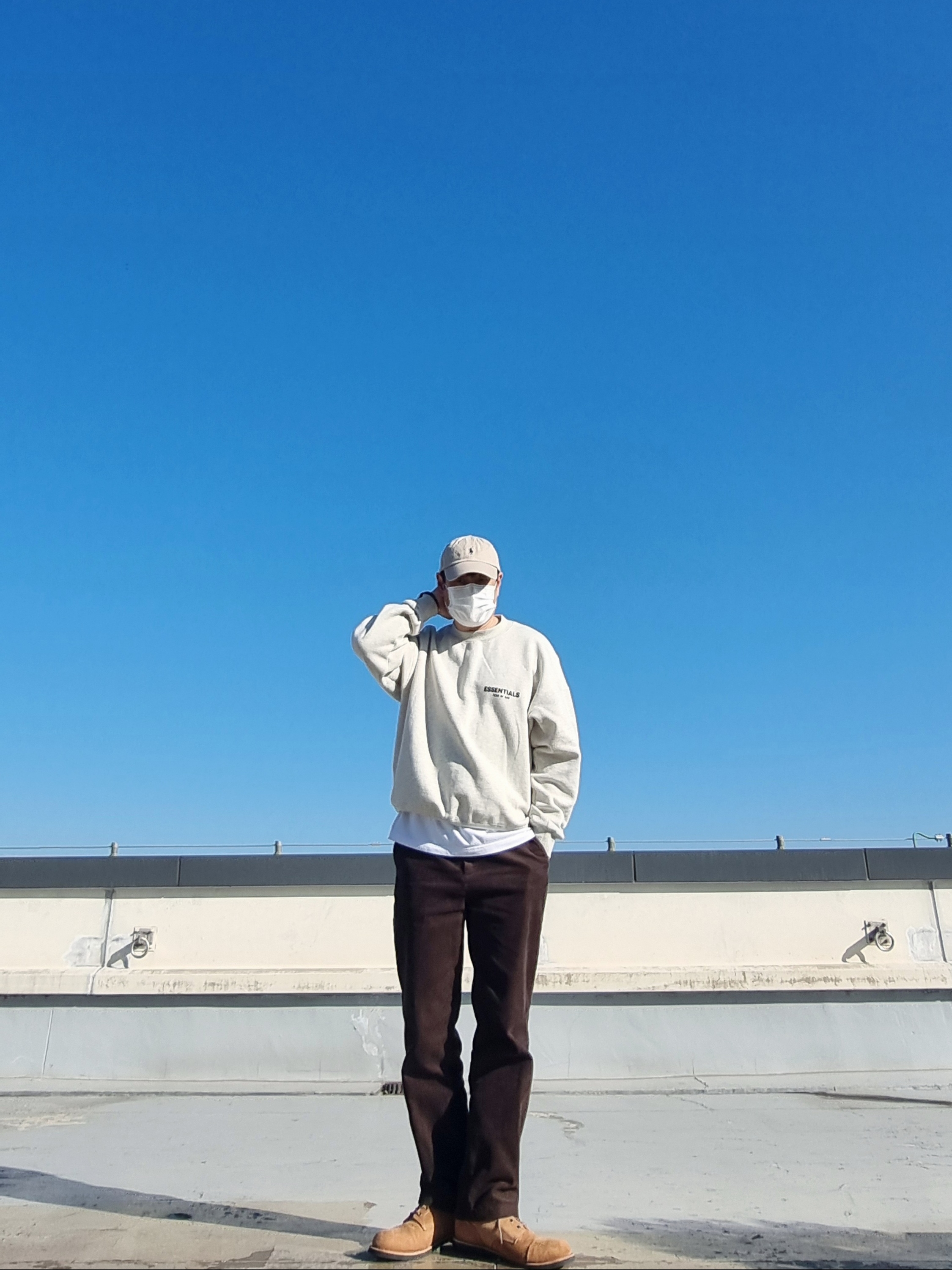 Essentials The Core Collection Crewneck Sweatshirt Light Oatmeal, JOSEPHT WorkBoots Beige 착용 스타일 - 1