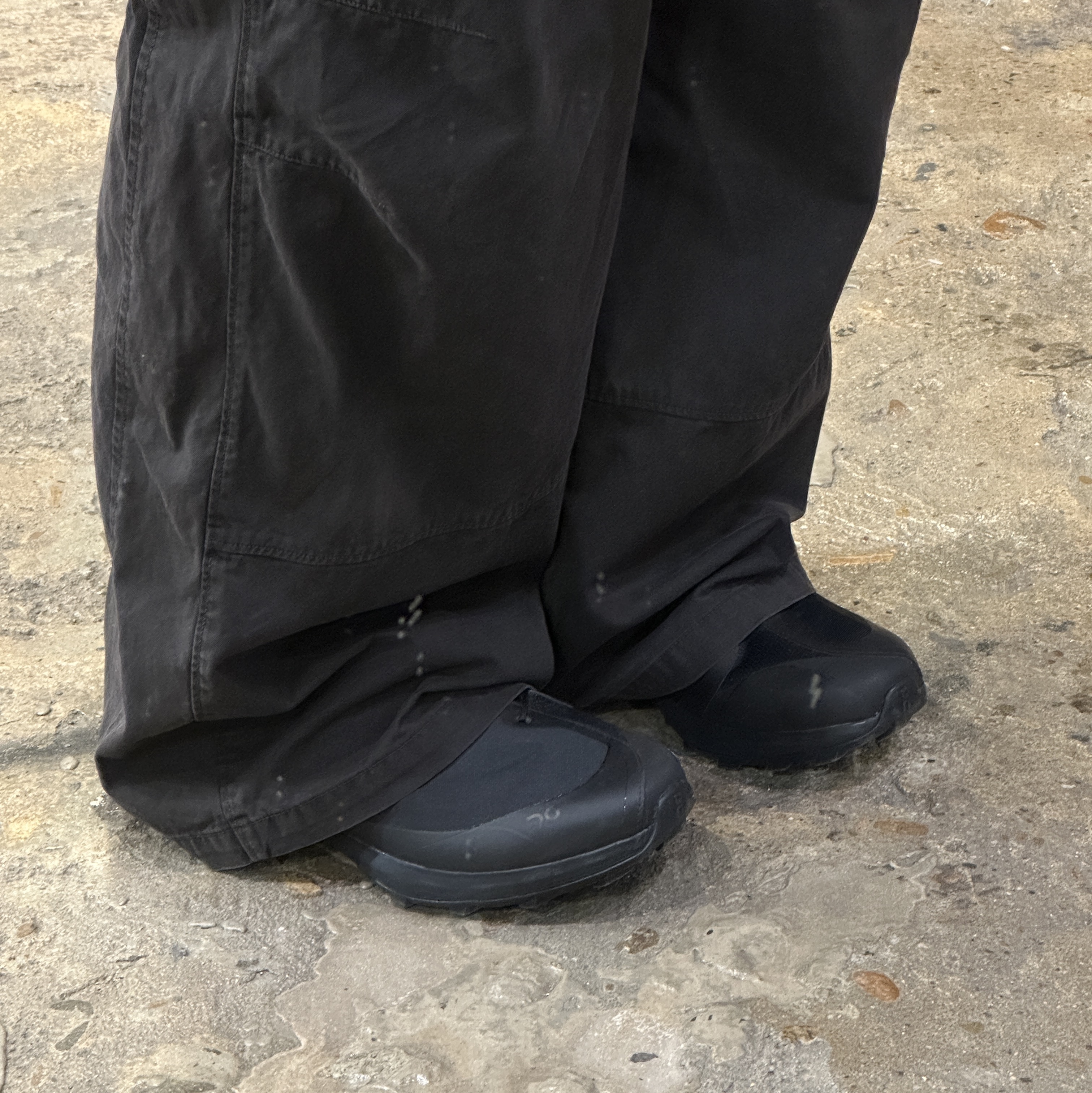 On Running x Post Archive Faction (Paf) Cloudventure Peak All Black 착용 스타일