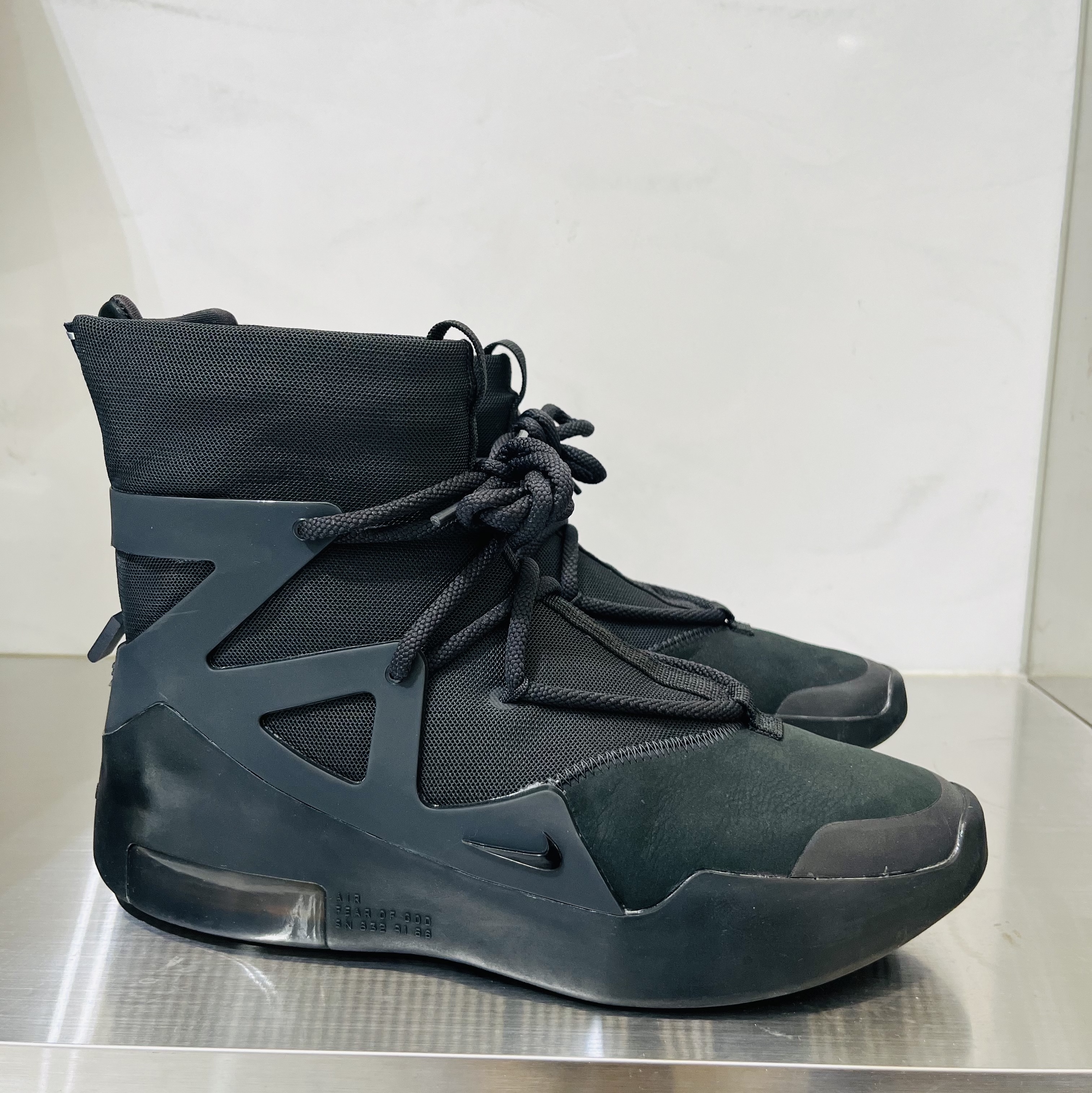 Nike x Fear of God Air Fear of God 1 Triple Black 착용 스타일 - 2