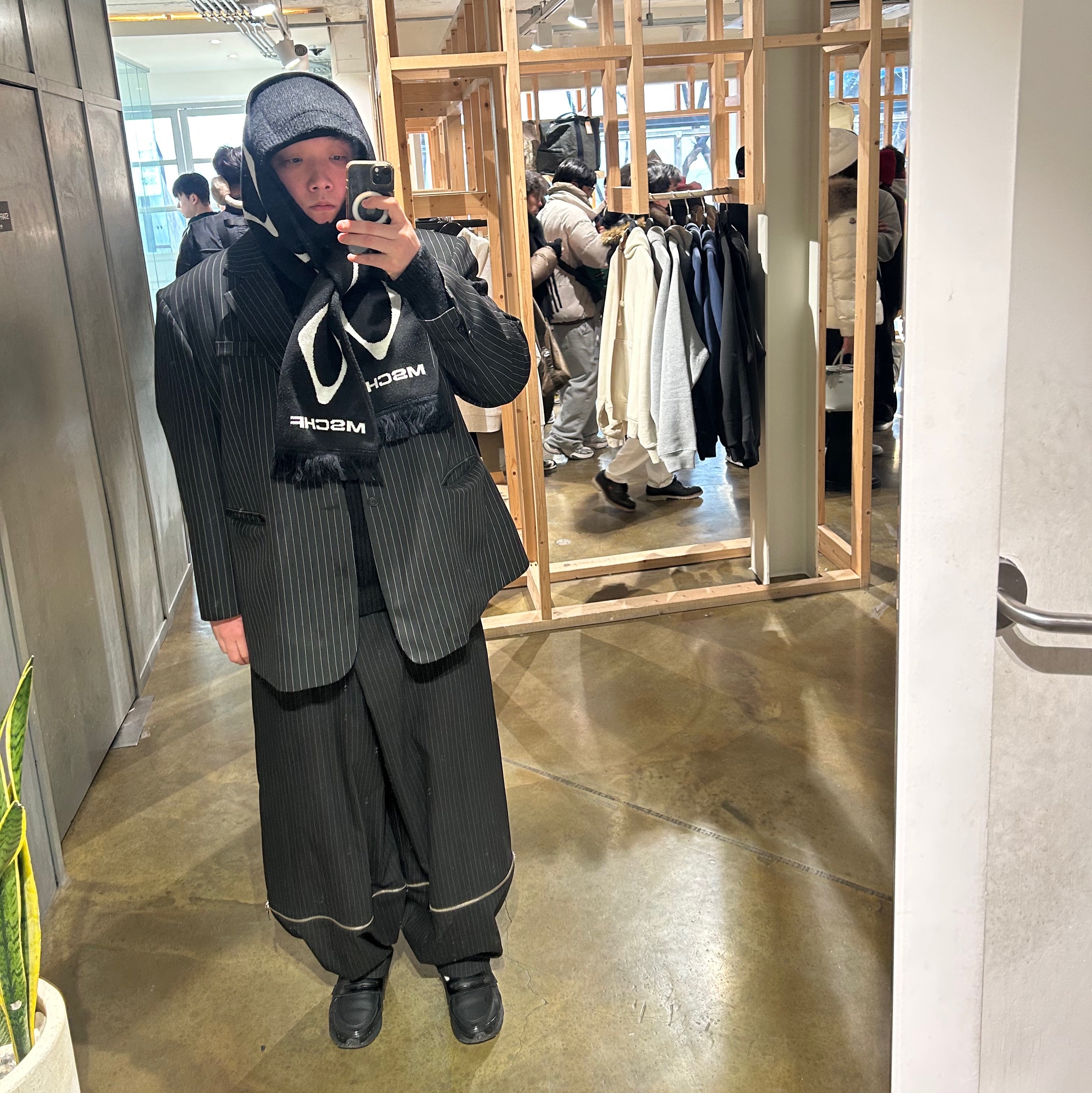 Mischief Rhombus Stadium Scarf Black, New Balance x Junya Watanabe Man 1906L Black 착용 스타일 - 1