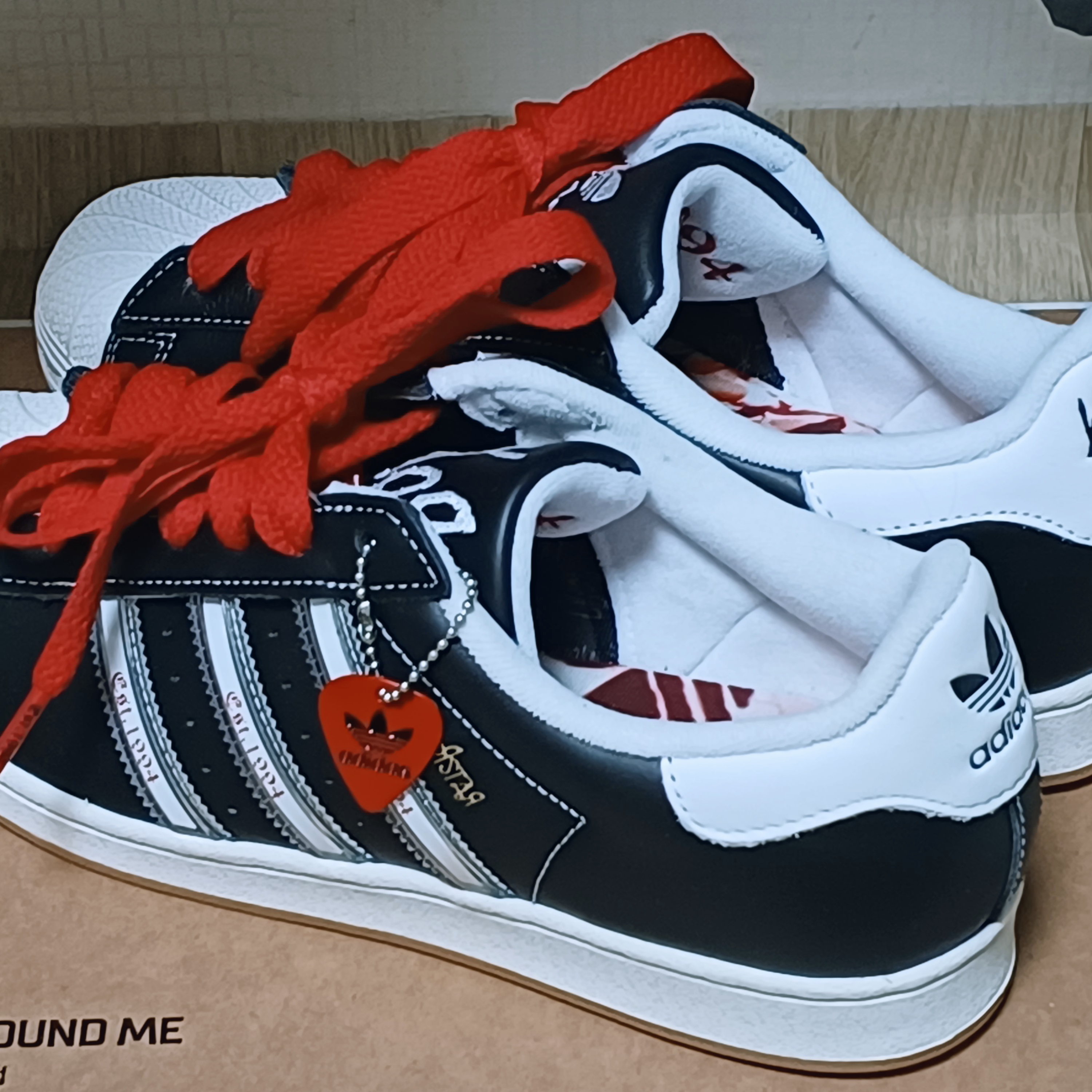 Adidas x KoRn Superstar 30th Anniversary Core Black Translucent 착용 스타일 - 3