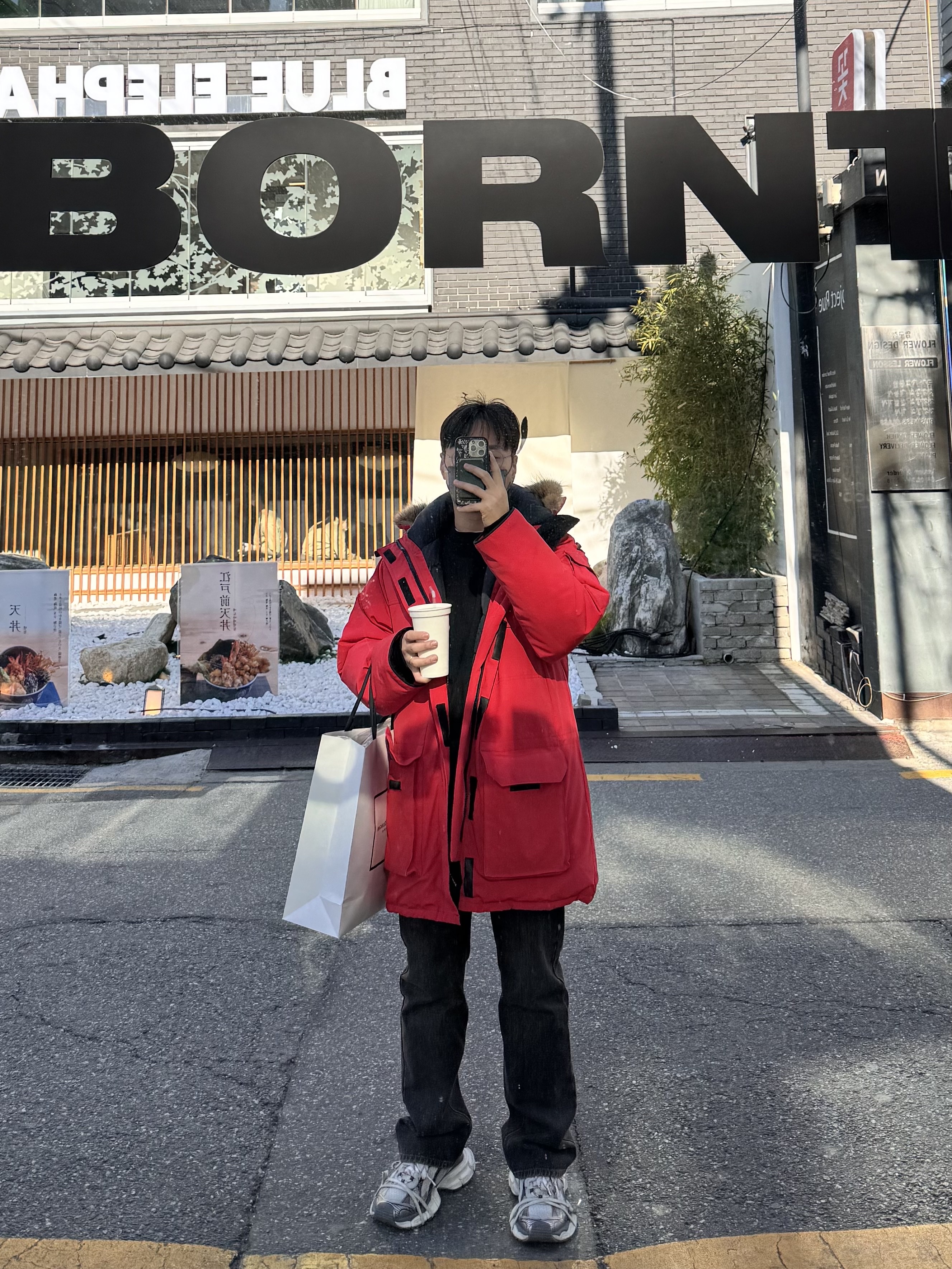 Balenciaga 3XL Sneakers Grey White Red, Canada Goose Expedition Parka Fusion Fit Red 착용 스타일 - 6
