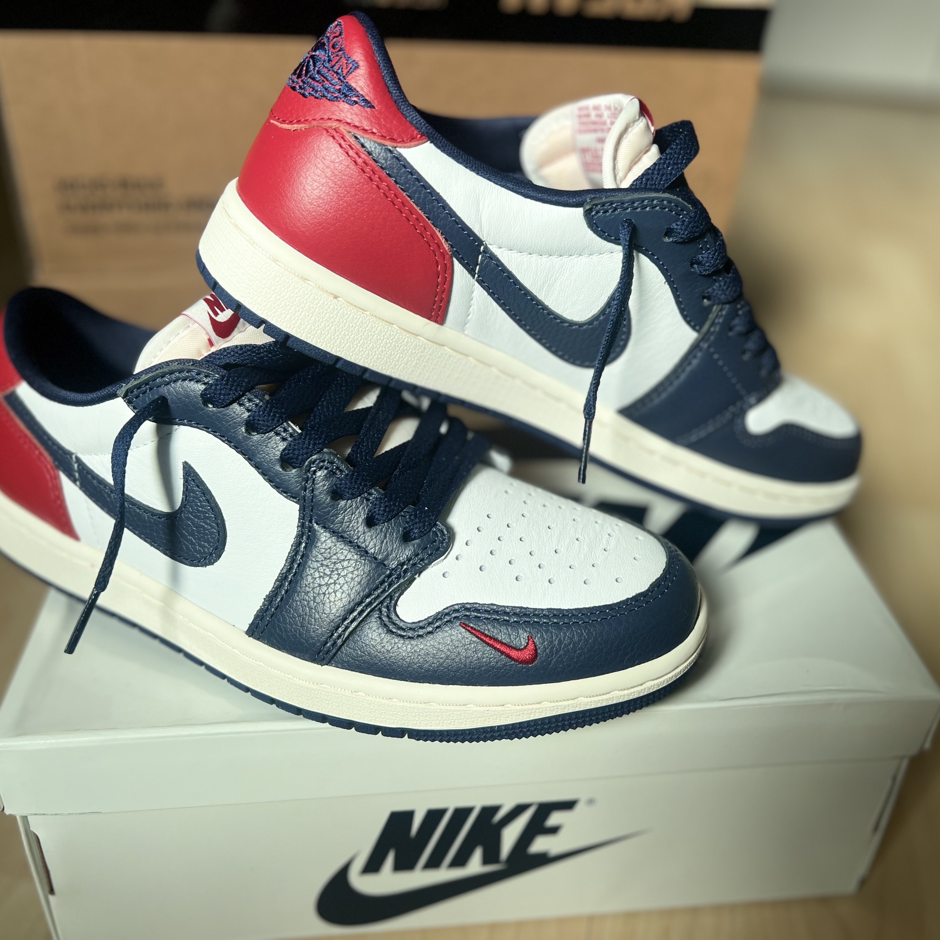 Jordan 1 Retro Low OG Gym Red and Midnight Navy 착용 스타일