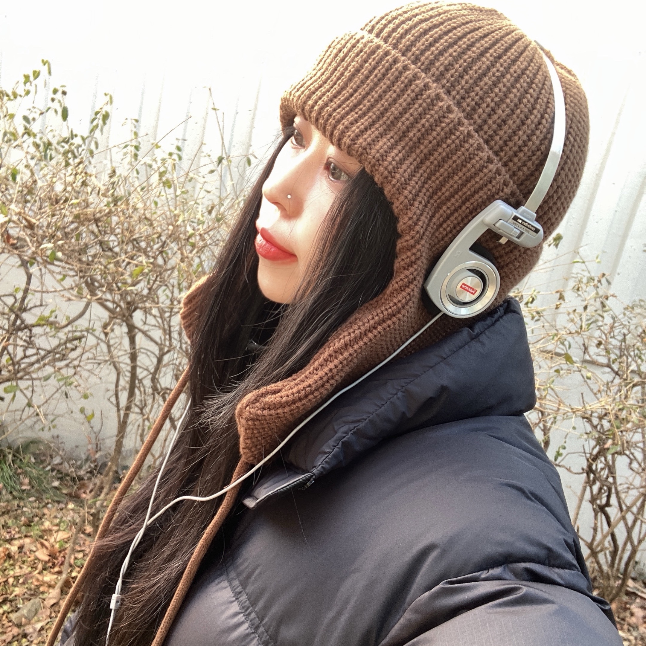 Supreme x Koss Portapro Headphones Silver - 23FW 착용 스타일