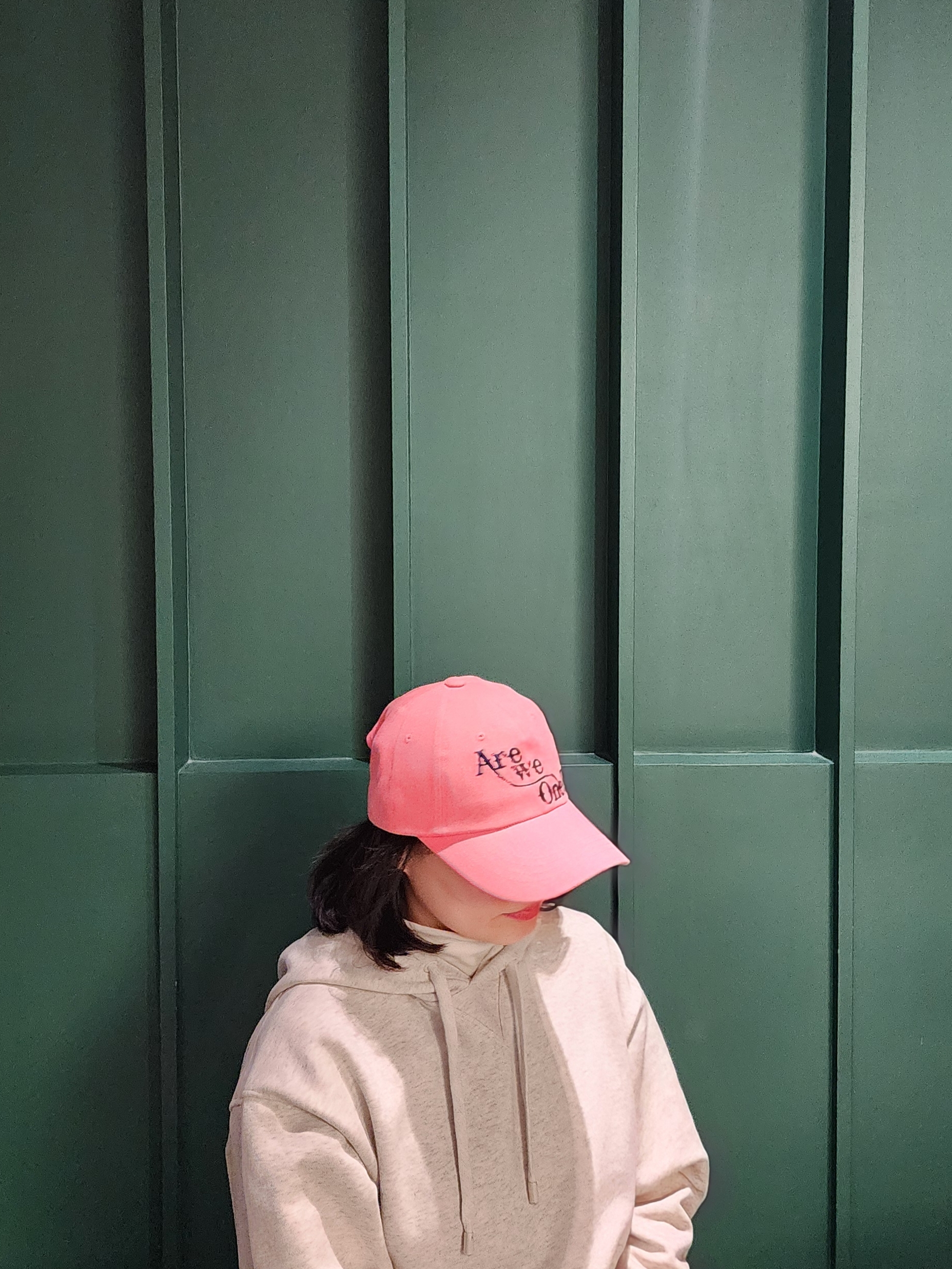 DVAN Are We One? Pigment Emb Ball Cap Neon Pink 착용 스타일 - 3
