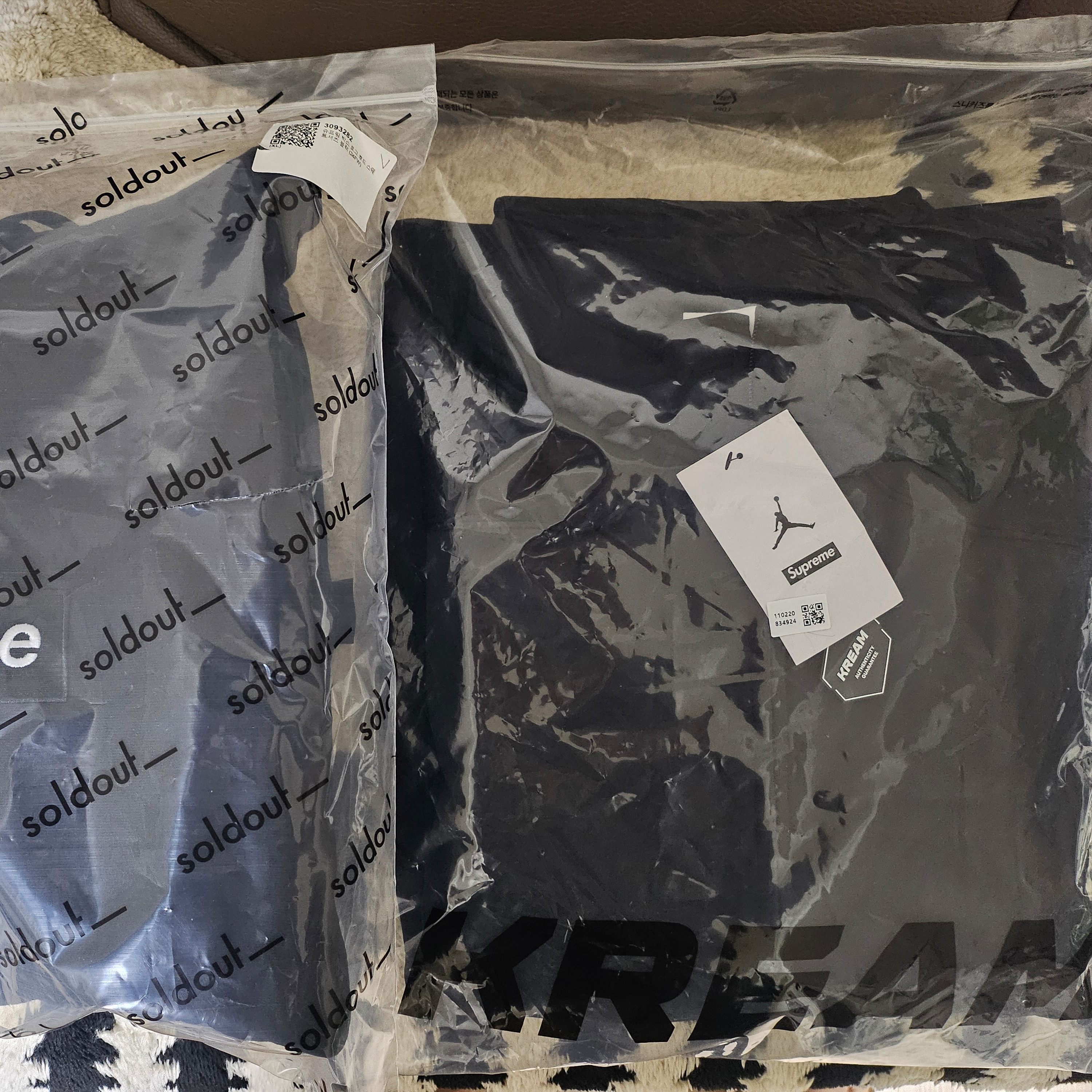 Supreme x Jordan Tricot Track Jacket Black - 24FW, Supreme Box Logo Hooded Sweatshirt Black - 24FW 착용 스타일