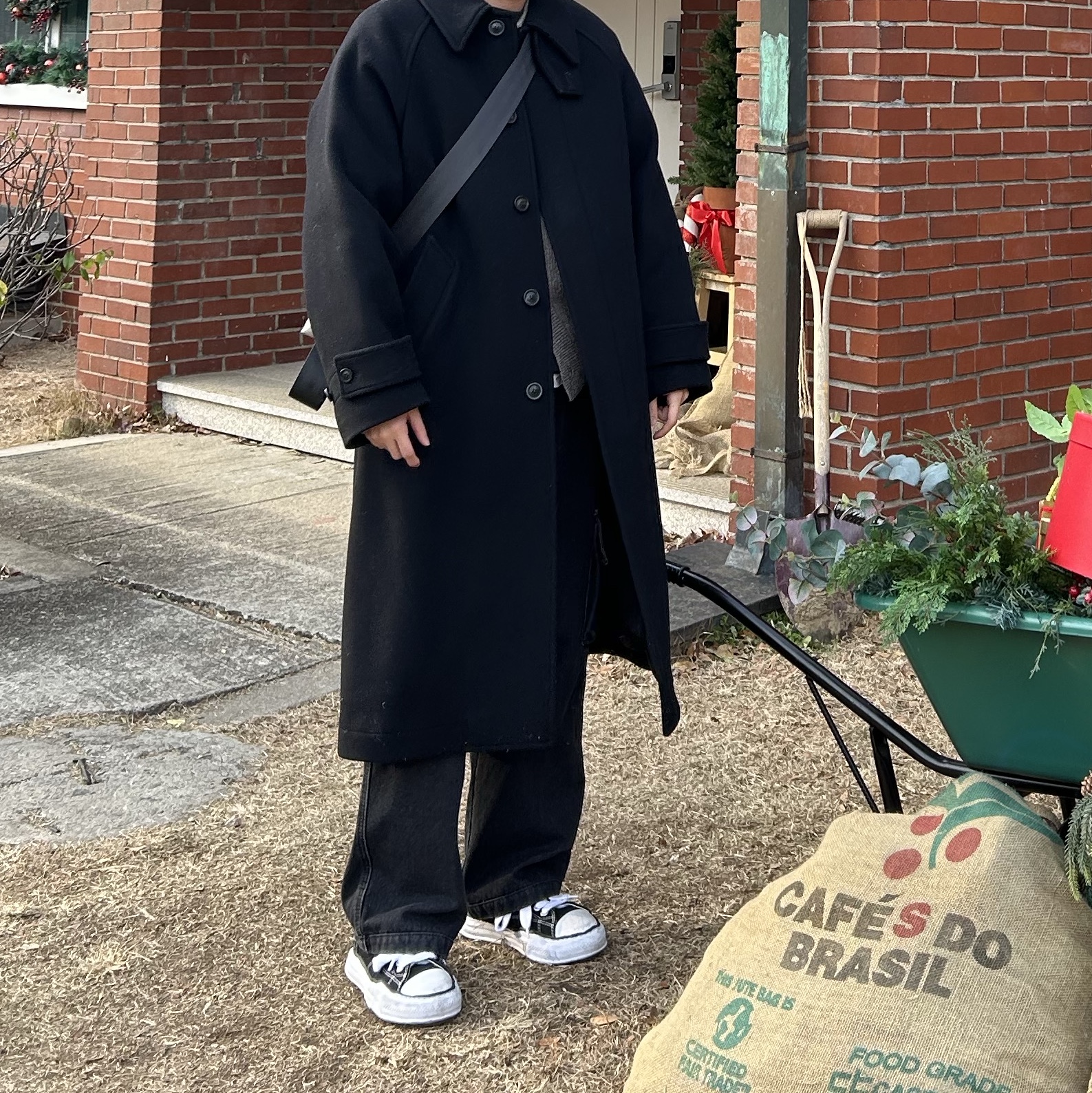 Maison Mihara Yasuhiro Peterson OG Sole Canvas Low Sneakers Black 착용 스타일