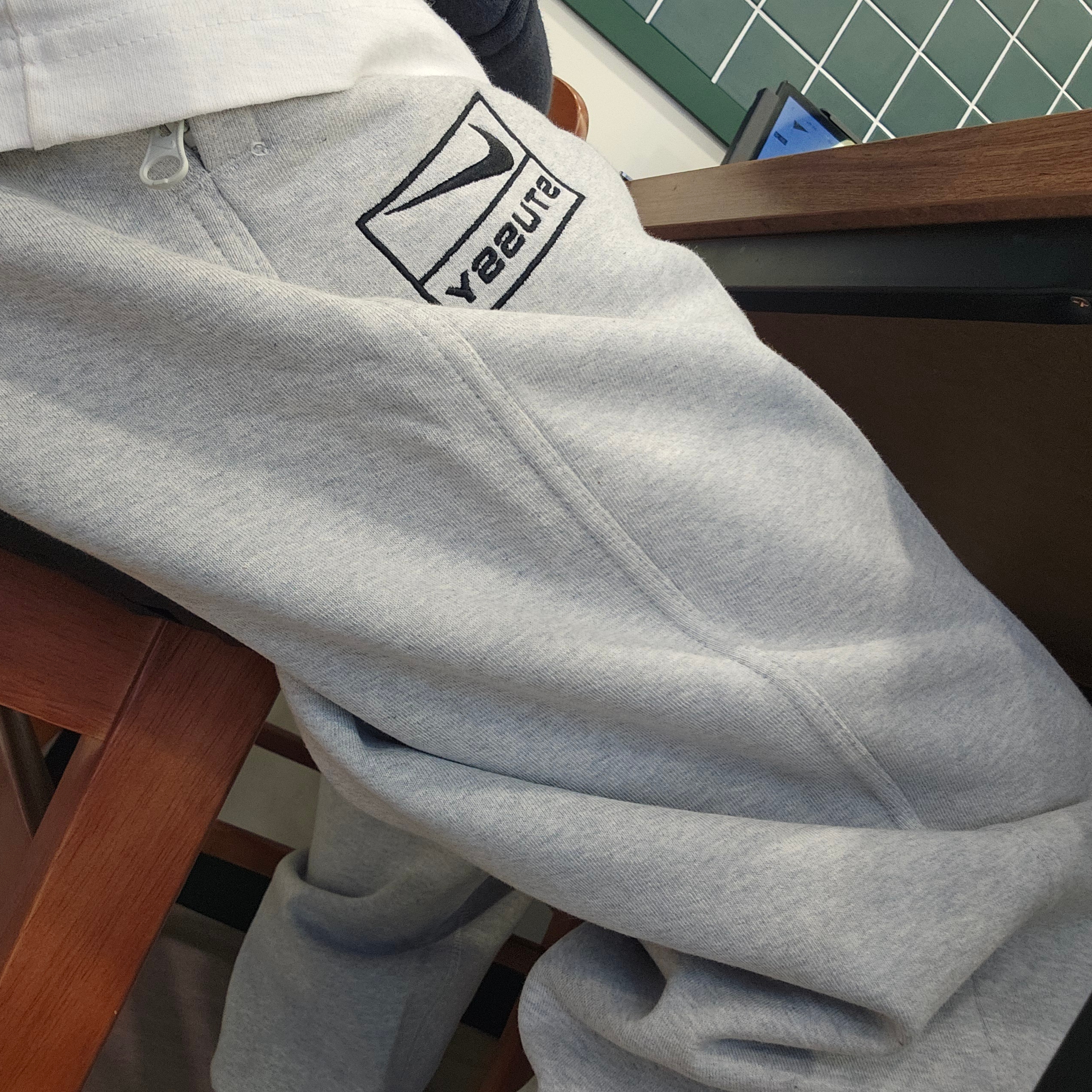 Nike x Stussy Fleece Pants Grey Heather (FN5231-050) 착용 스타일