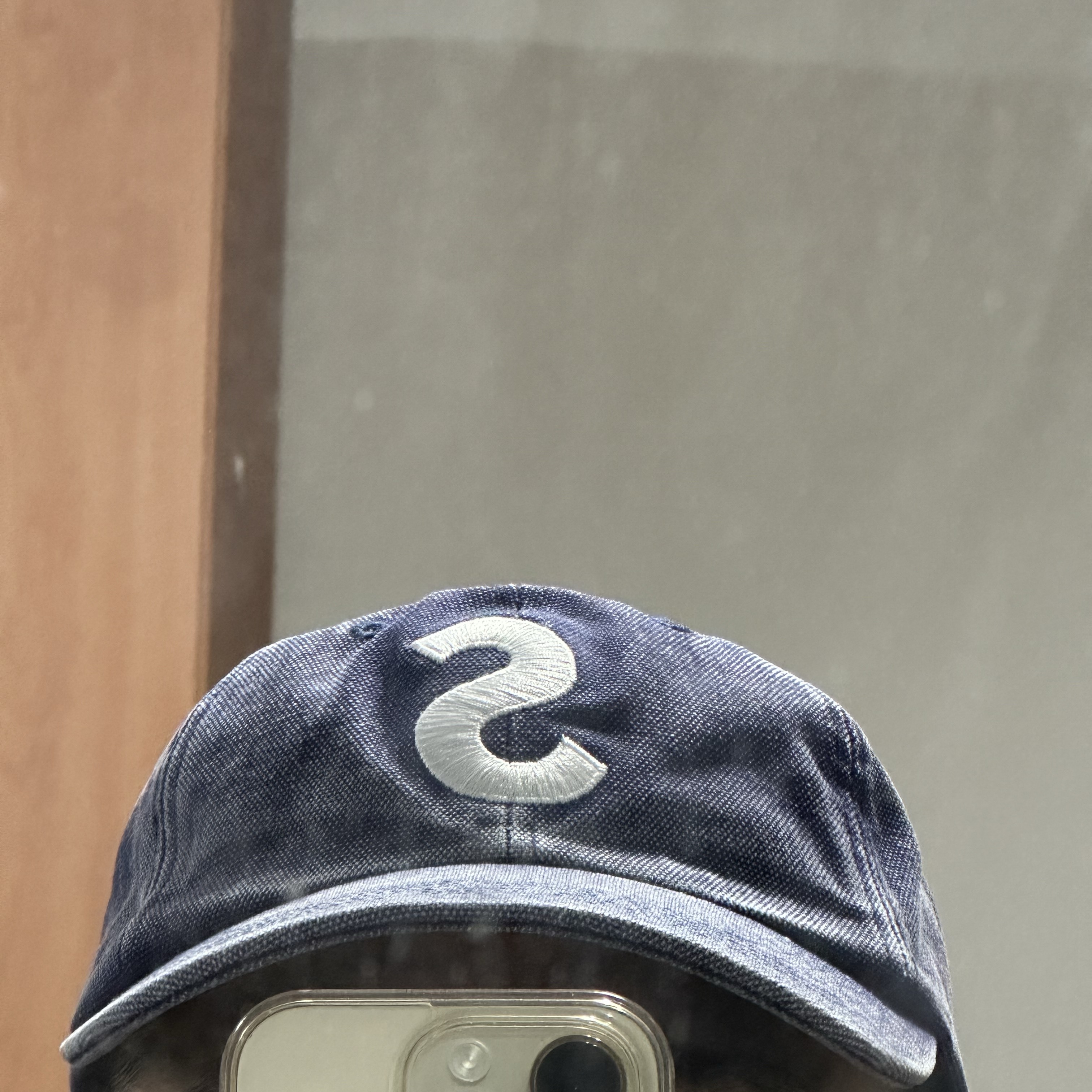 Supreme Pigment S Logo 6-Panel Navy - 24FW 착용 스타일