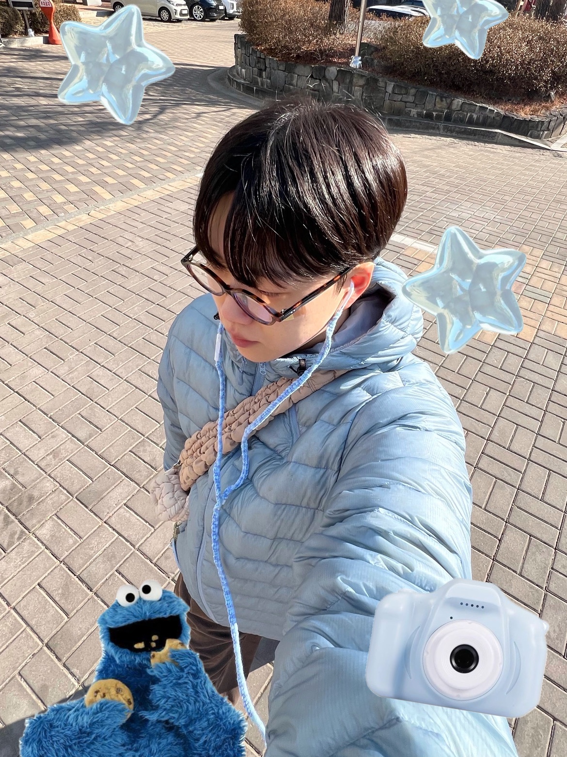 Sansan Gear Suffix Puffer Jacket Sky Blue - 24FW, COS Quilted Oversized Shoulder Bag Beige 착용 스타일