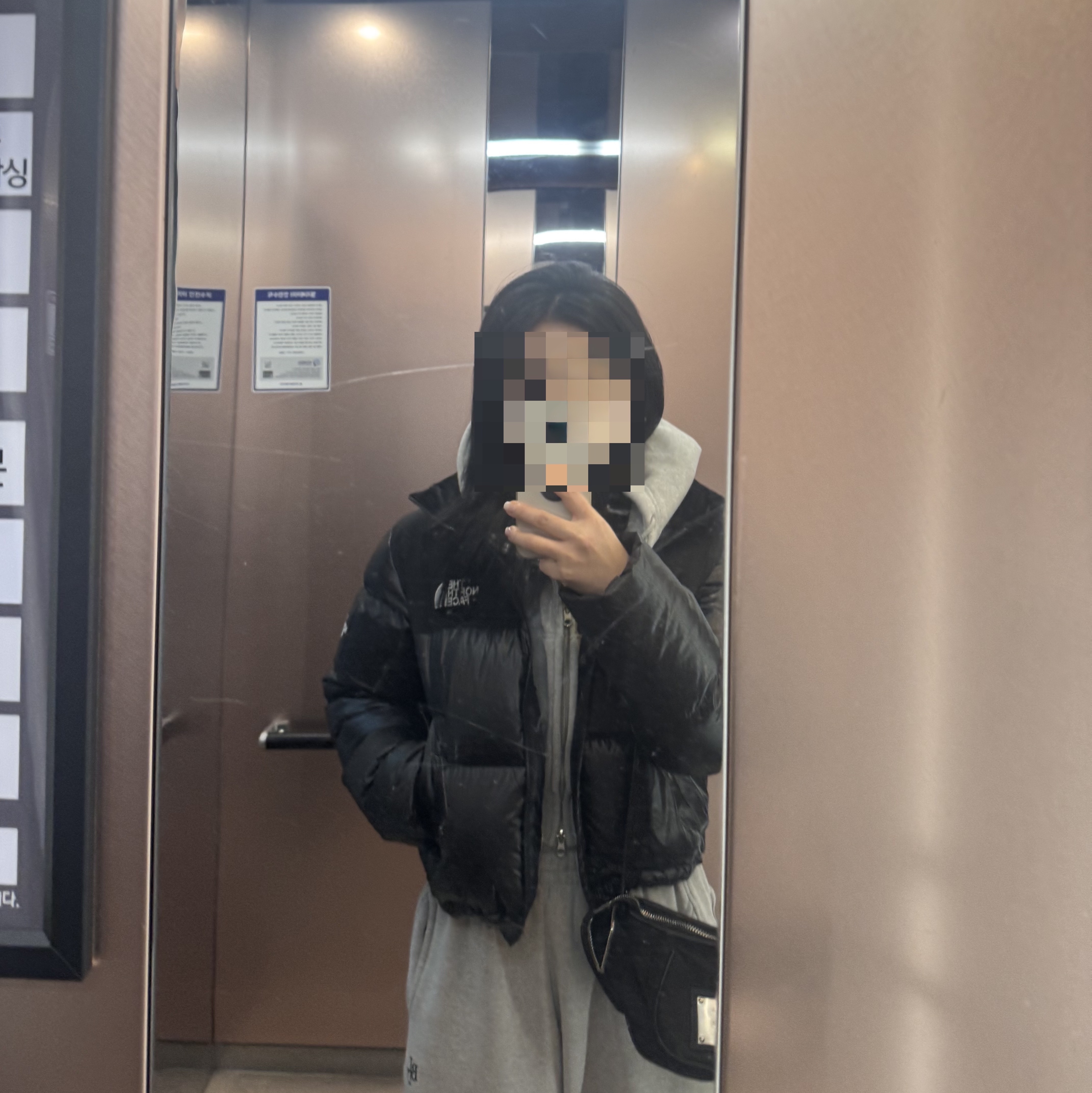 (W) The North Face White Label Novelty Nuptse Down Jacket Black 착용 스타일 - 3