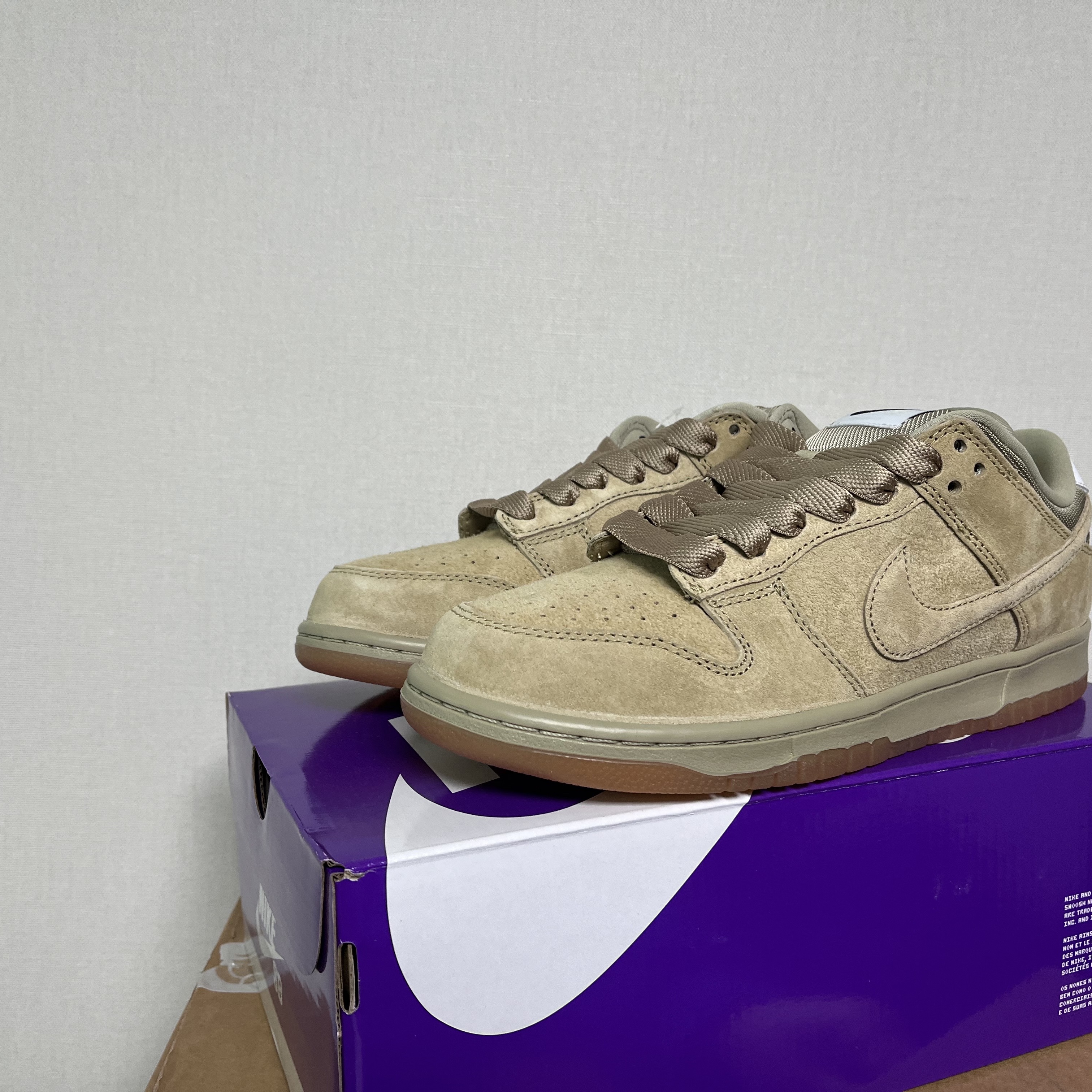 Nike SB Dunk Low Pro B Parachute Beige 착용 스타일 - 1