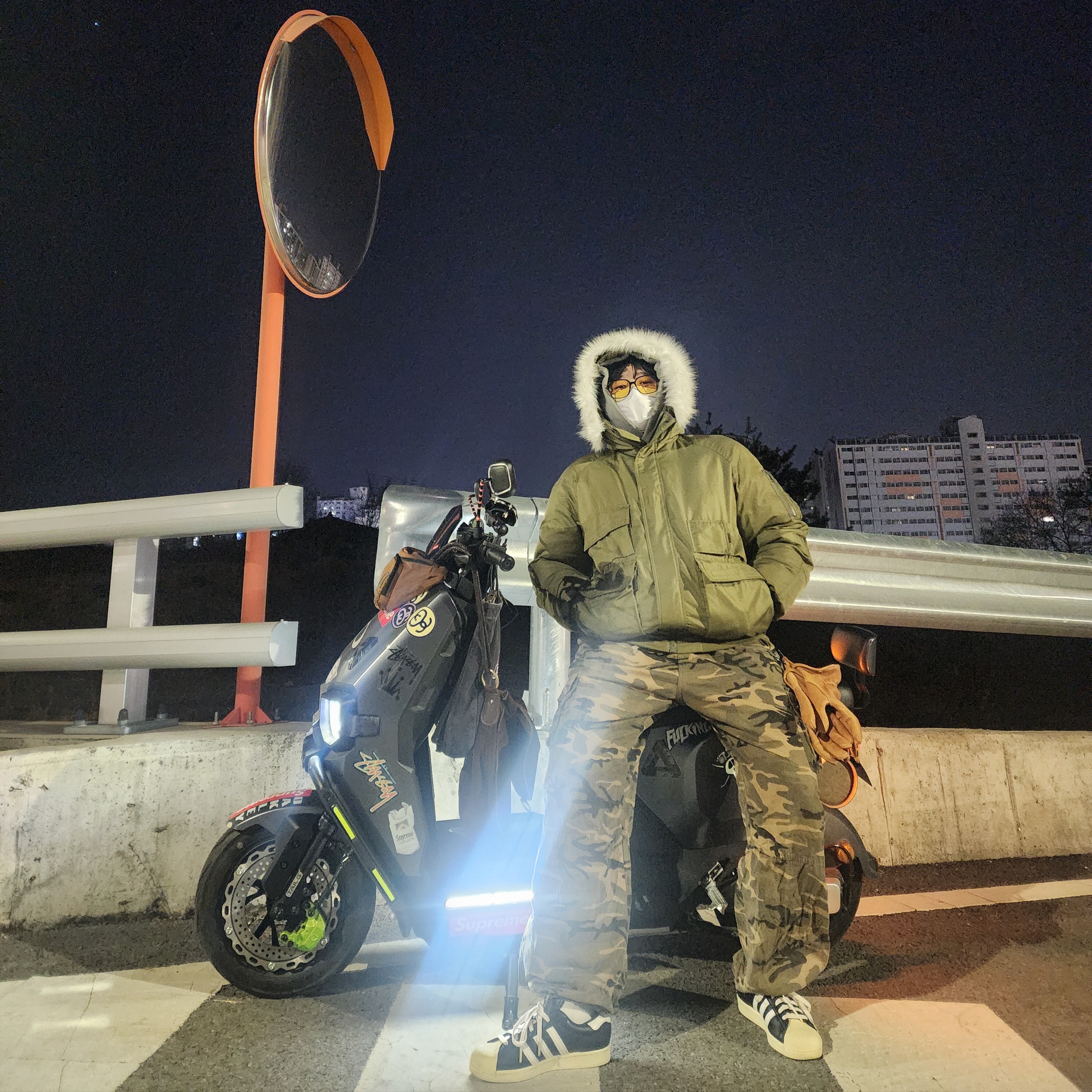 Palace P-2B Cargo Parka Olive - 23FW, Adidas Superstar Premium Black White 착용 스타일 - 1