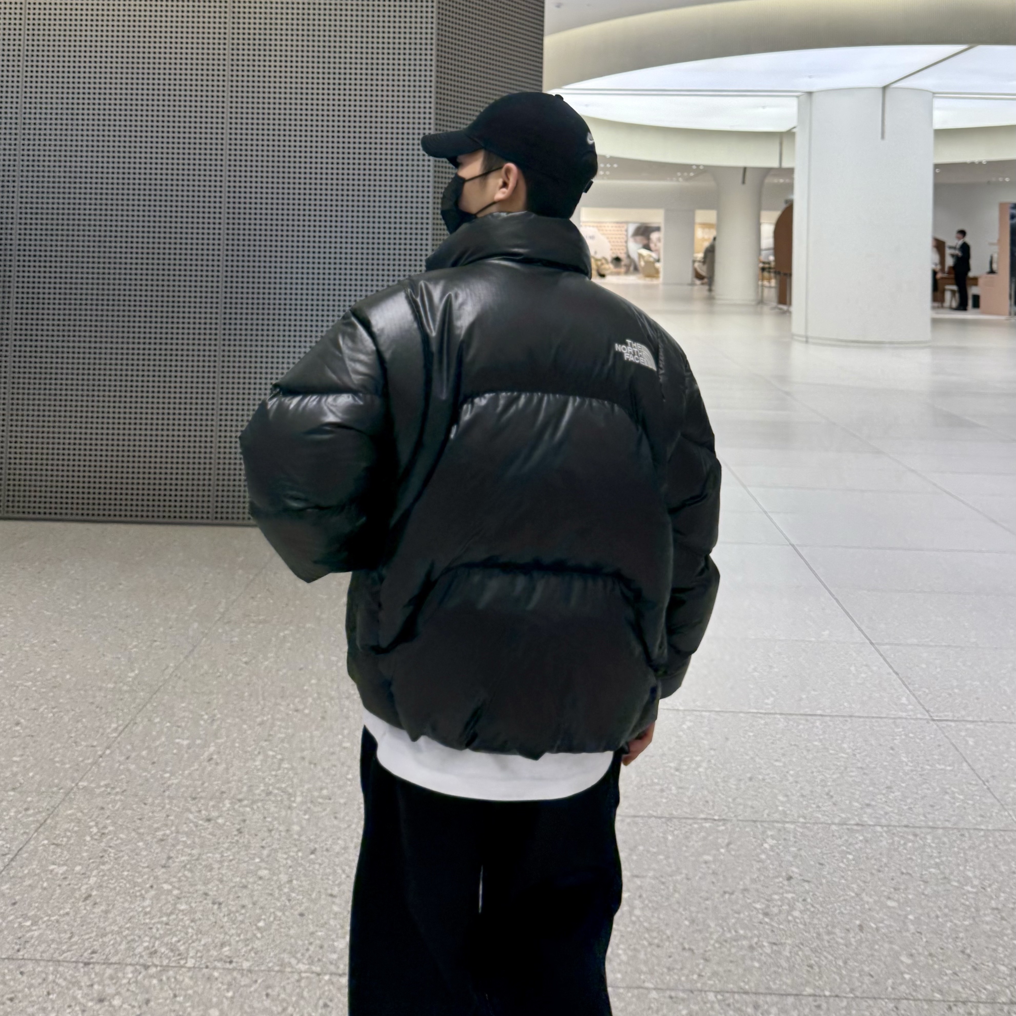 The North Face White Label Wave RDS Down Jacket Black 착용 스타일