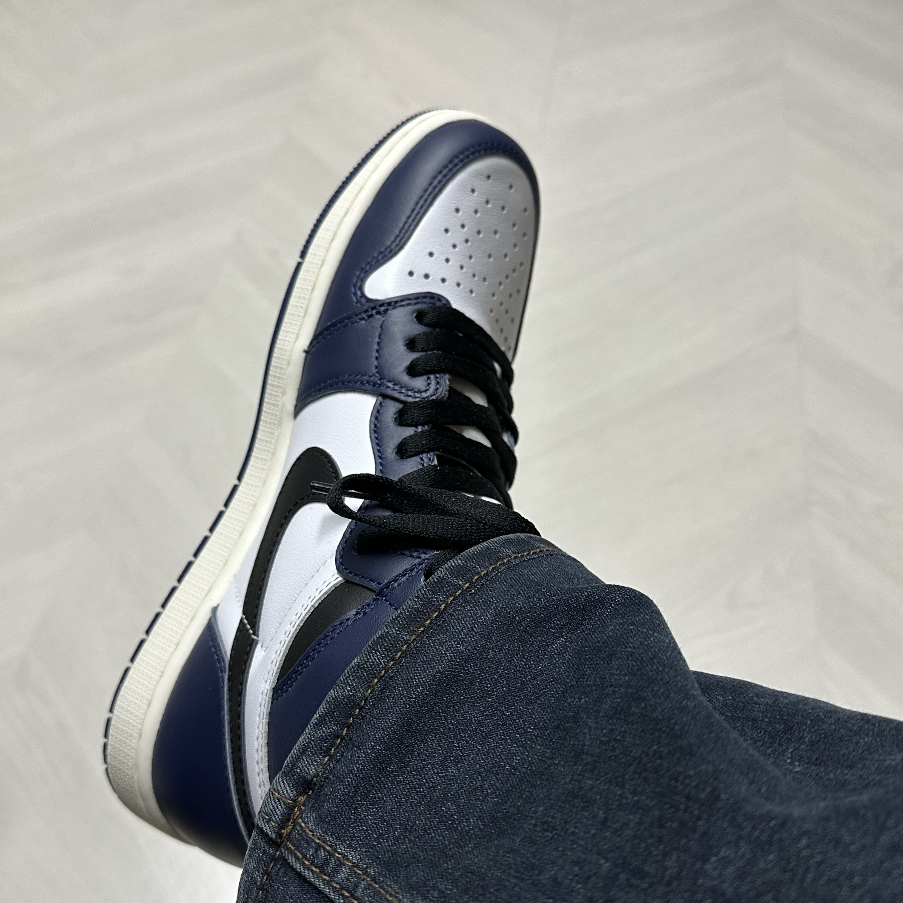 Jordan 1 Retro High OG Midnight Navy 착용 스타일 - 2