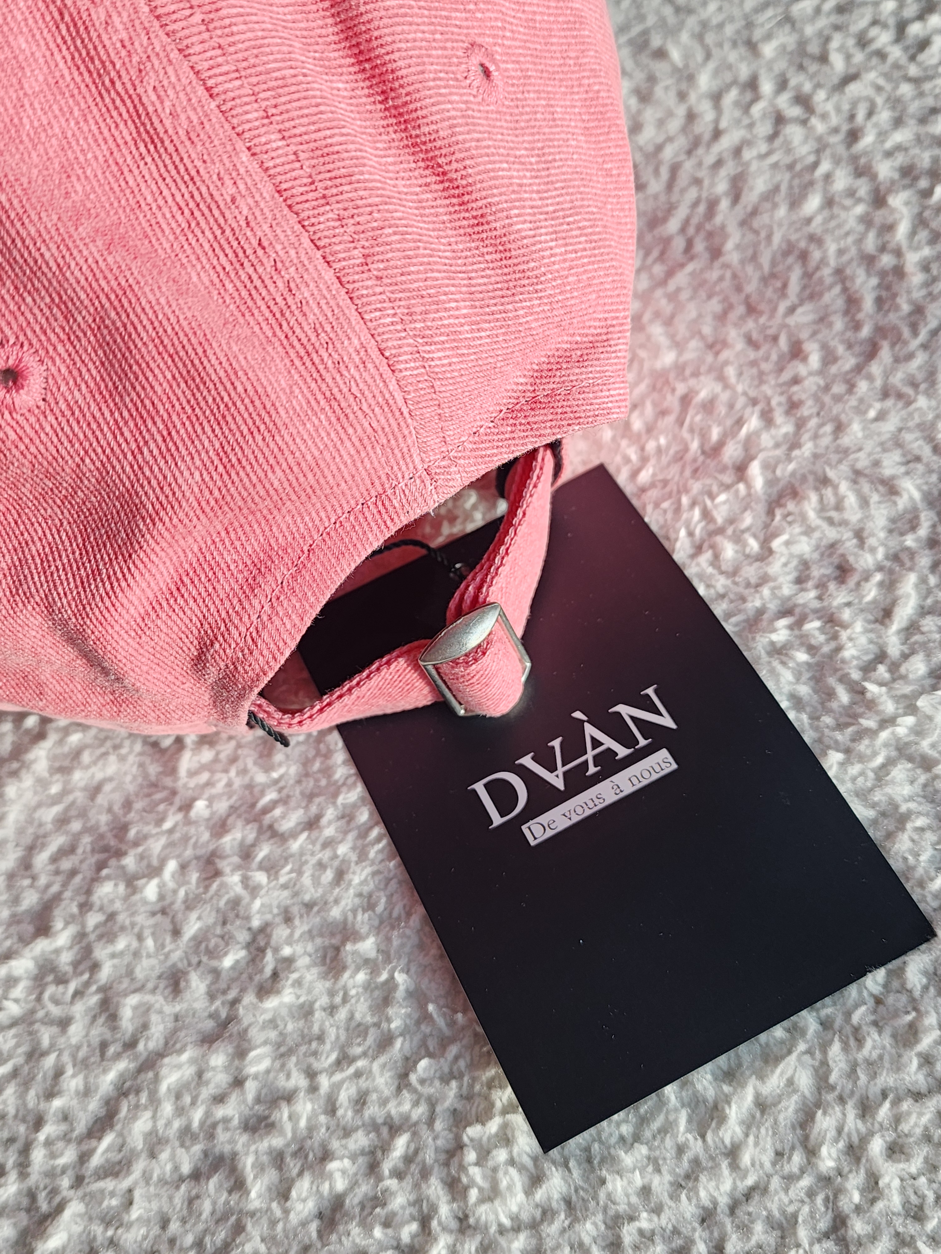 DVAN Are We One? Pigment Emb Ball Cap Neon Pink 착용 스타일 - 10