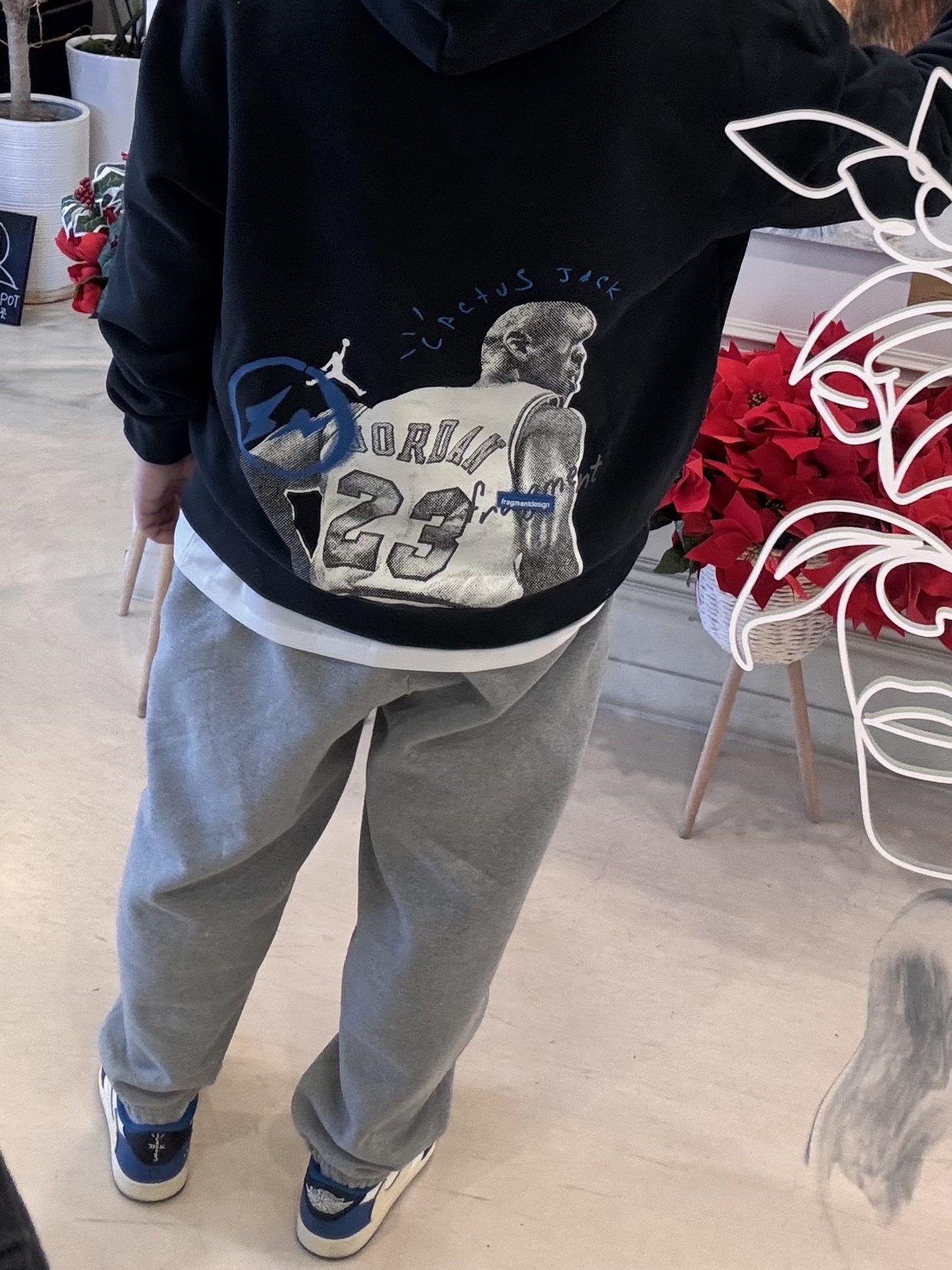 Jordan 1 x Travis Scott x Fragment Retro Low OG SP Military Blue, Jordan x Travis Scott x Fragment Hoodie Black (DJ0615-010) 착용 스타일 - 3