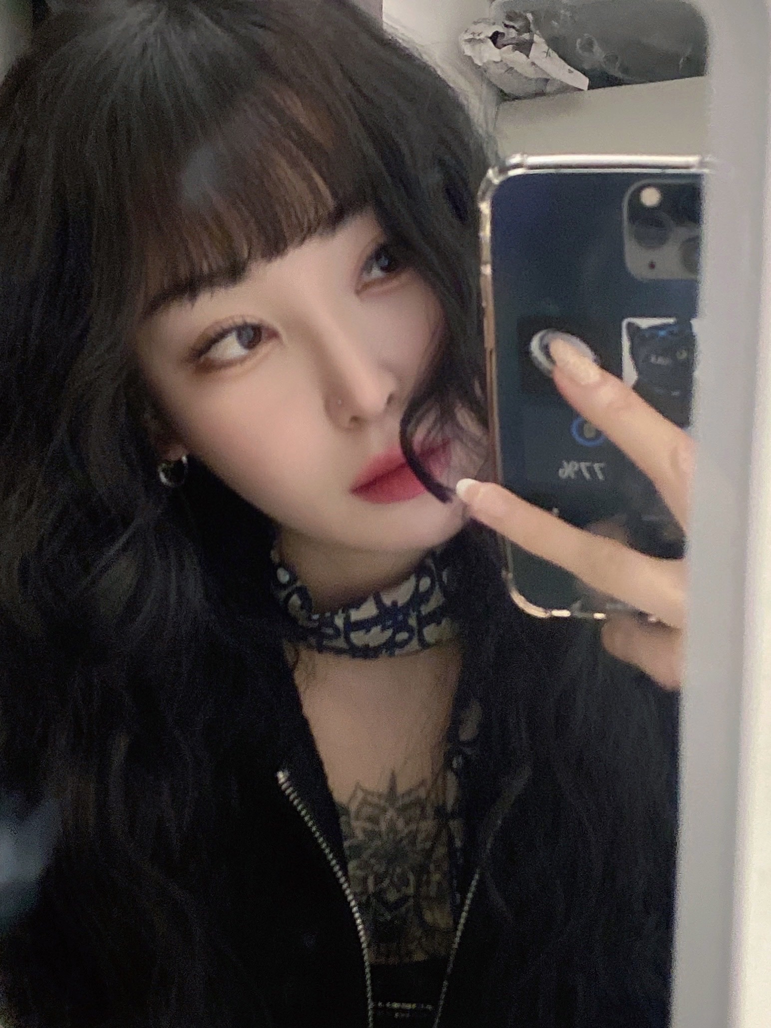 (W) Dior Oblique Mitzah Scarf Silk Twill Navy Blue 착용 스타일 - 1