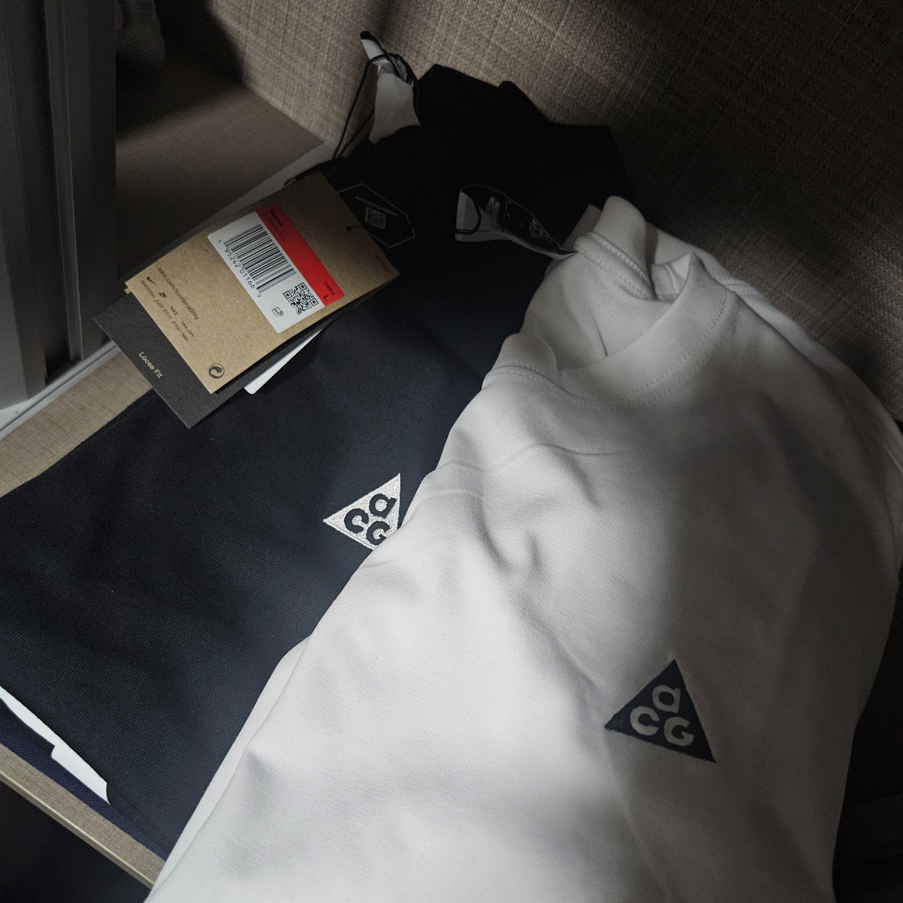 Nike ACG LBR T-Shirt Summit White - Asia, Nike ACG LBR T-Shirt Black - Asia 착용 스타일