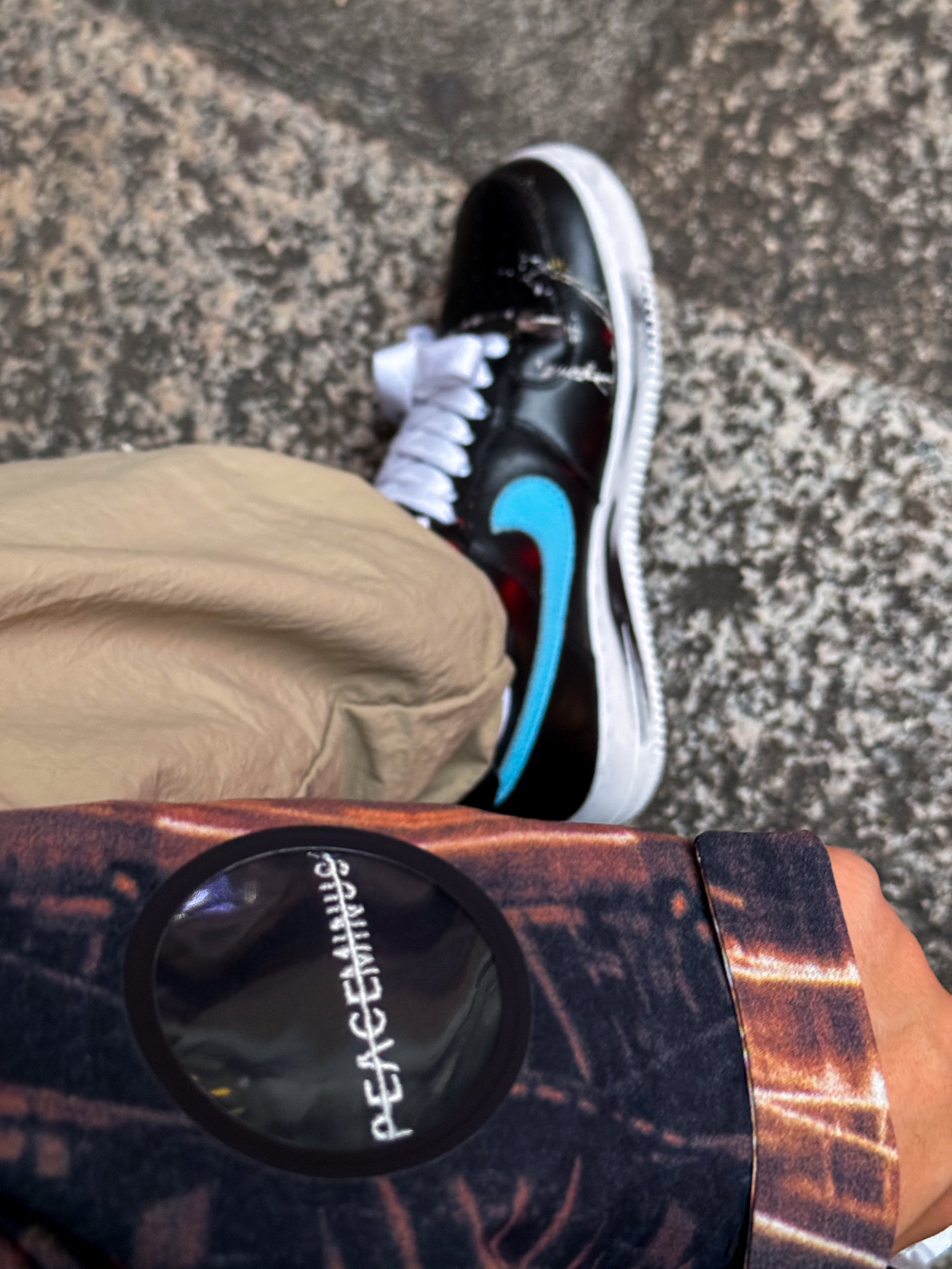 Supreme x The North Face Taped Seam Shell Jacket Times Square - 22FW, Nike x Peaceminusone Air Force 1 Low Para-Noise 3.0 Black and Multicolor 착용 스타일