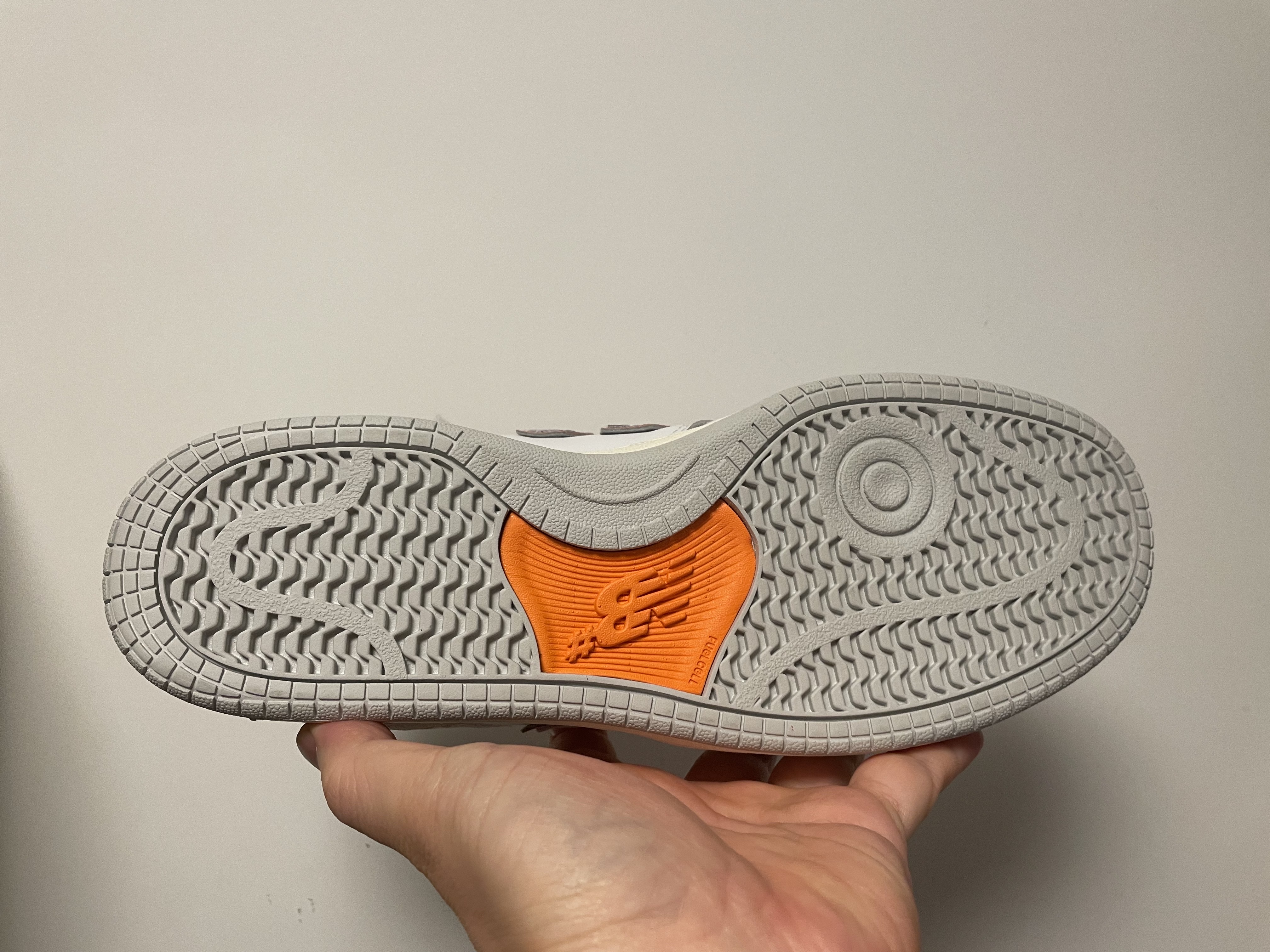 New Balance x Kith x Madison Square Garden Numeric 480 White Orange 착용 스타일 - 6