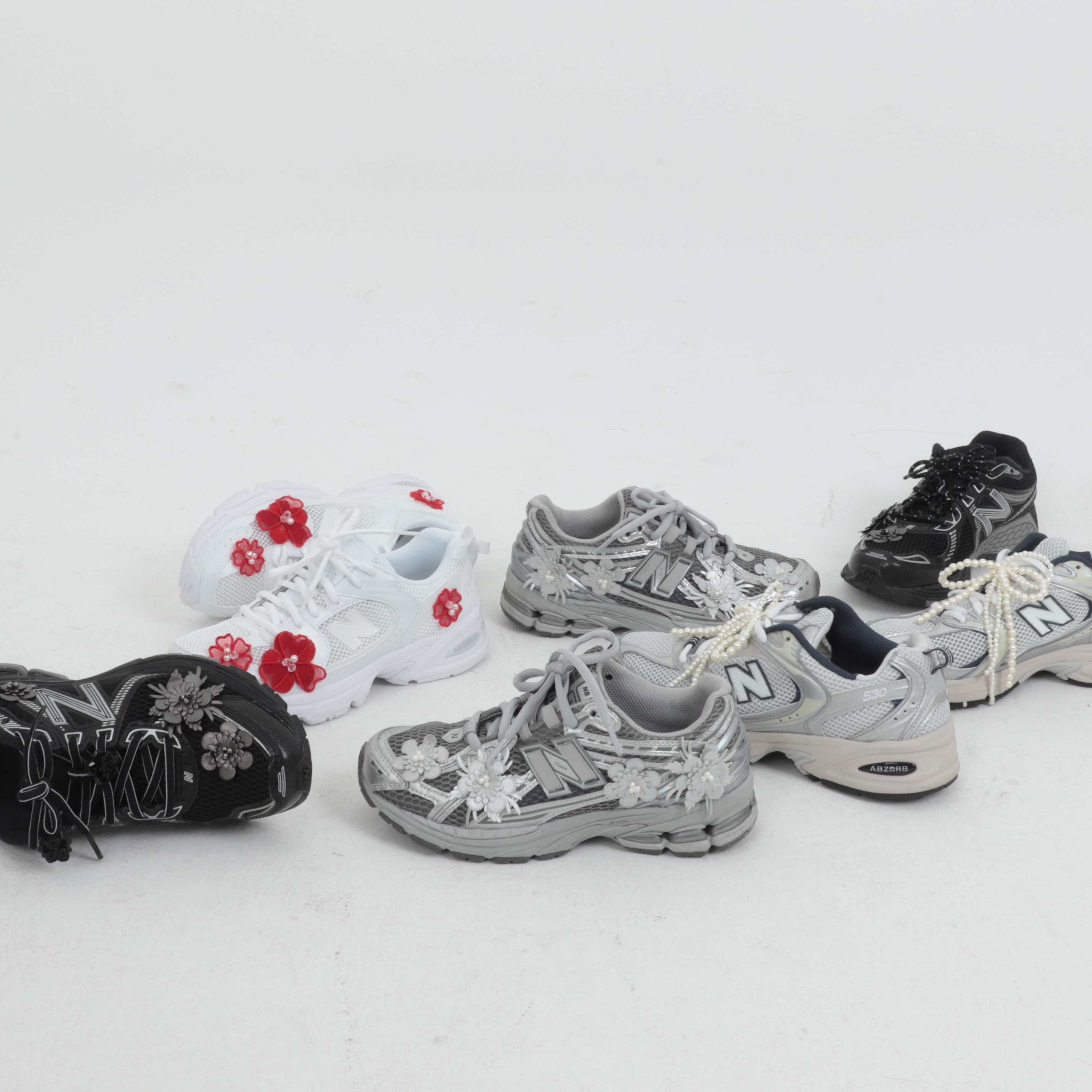New Balance 1906R Harbor Grey Silver Metalic, New Balance 860v2 Black Grey 착용 스타일 - 2