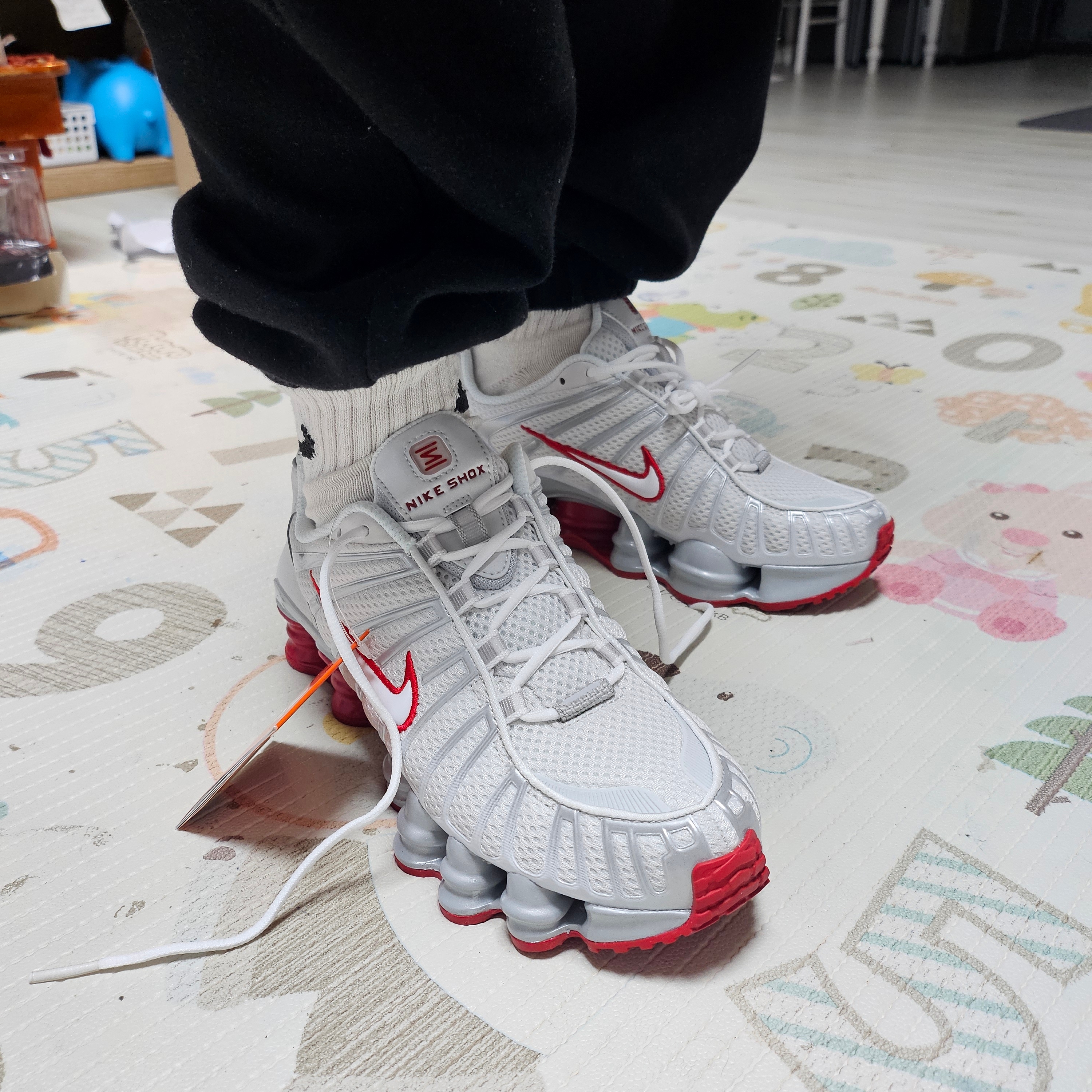 (W) Nike Shox TL Platinum Tint 착용 스타일 - 1