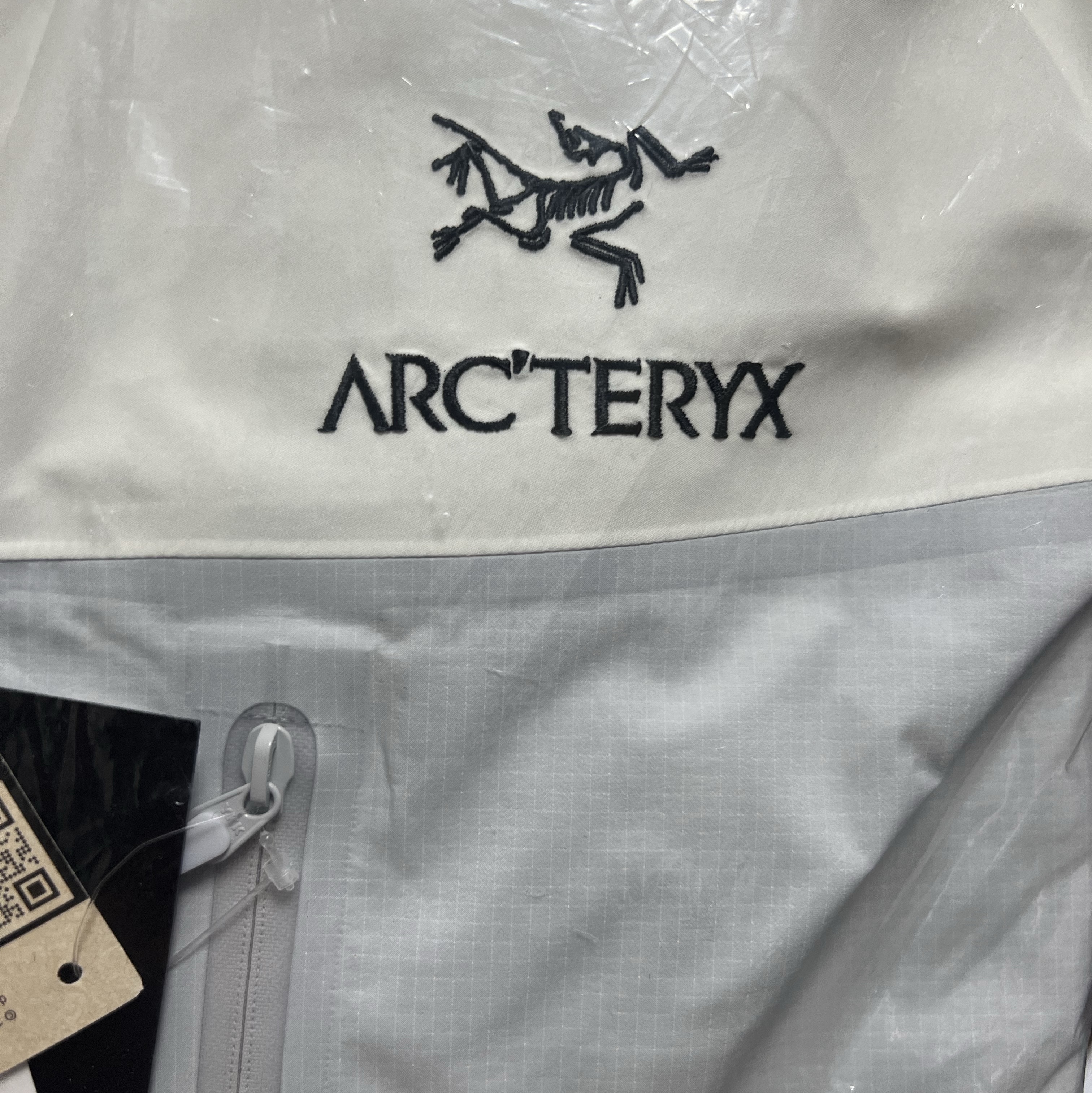 Arc'teryx Alpha Jacket Arctic Silk Solitude 착용 스타일
