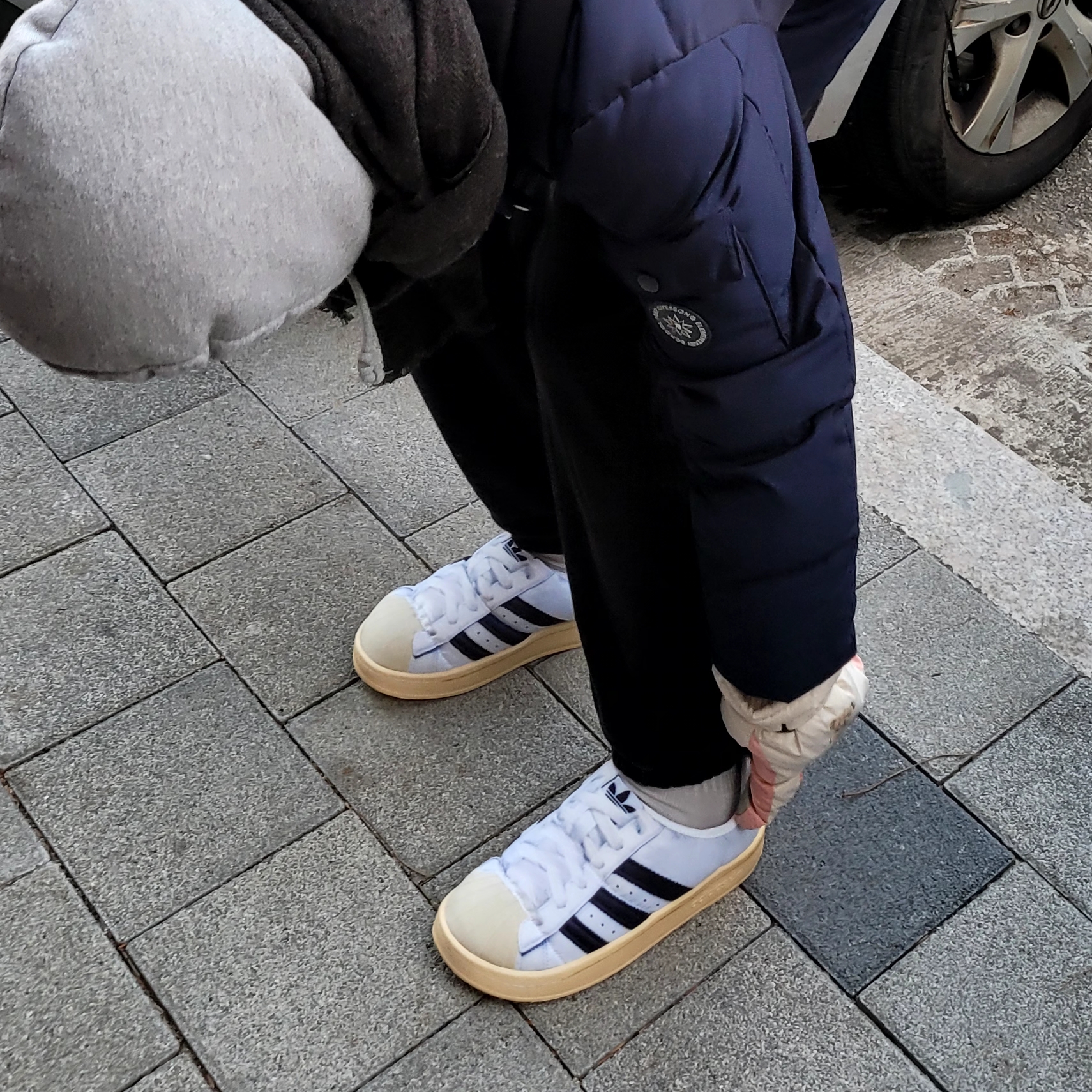 Adidas Puffylette Superstar Cloud White 착용 스타일
